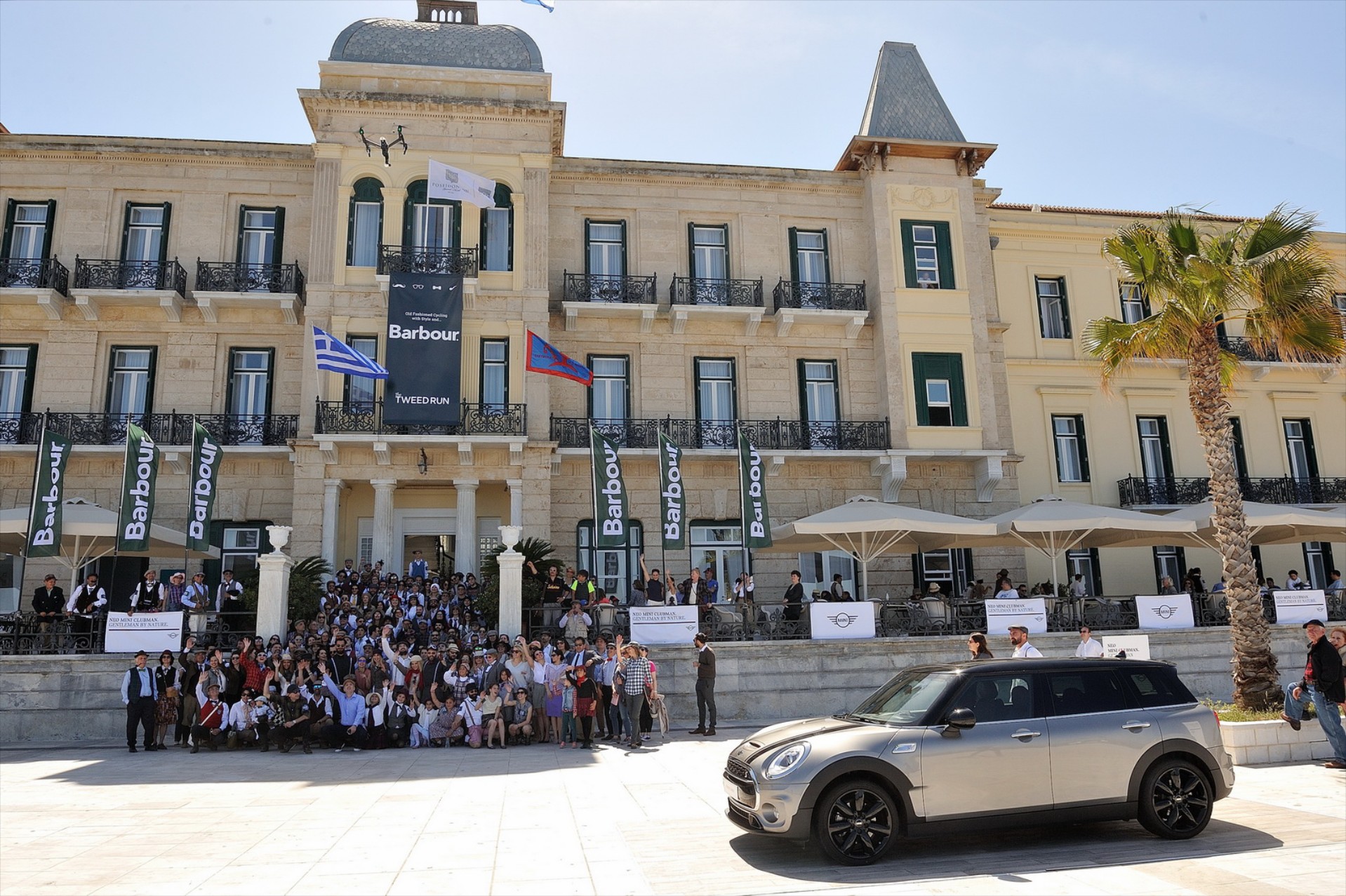 Η MINI στο Tweed Run στο νησί των Σπετσών