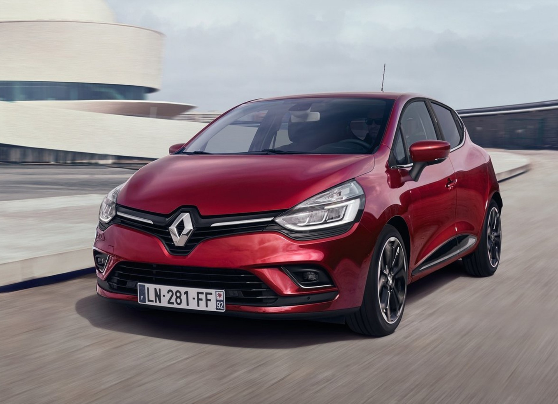 Αυτό είναι το ανανεωμένο Renault Clio 