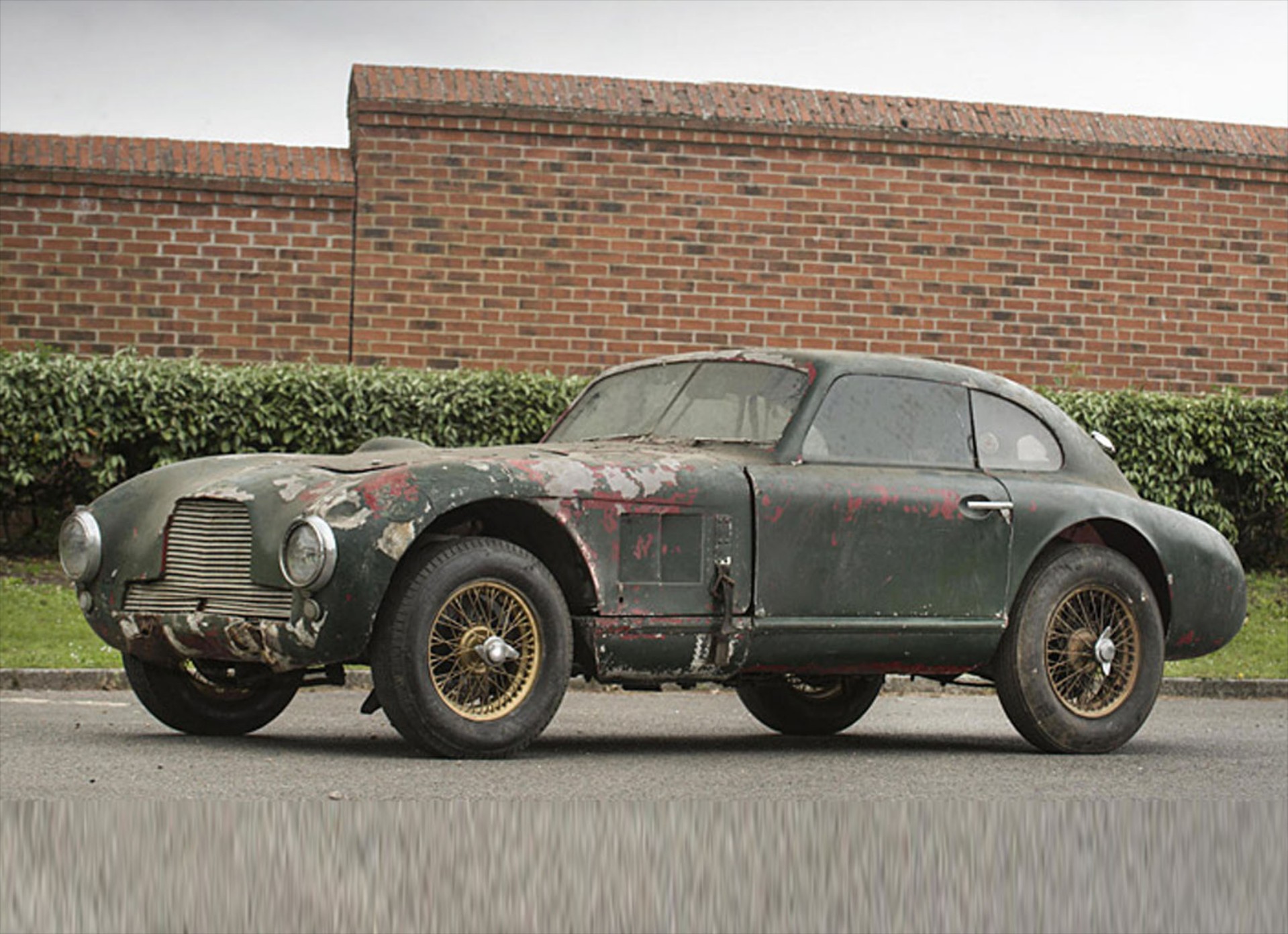 1 εκατ. ευρώ για μια «παρατημένη» Aston Martin;