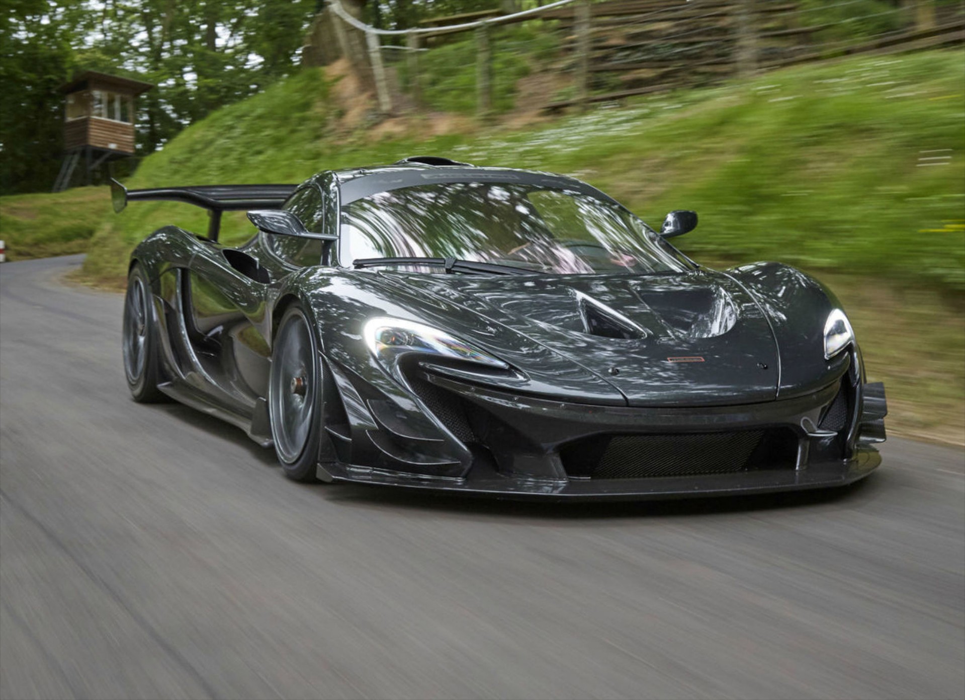McLaren P1 LM: Ένα αγωνιστικό δρόμου 1.000 PS