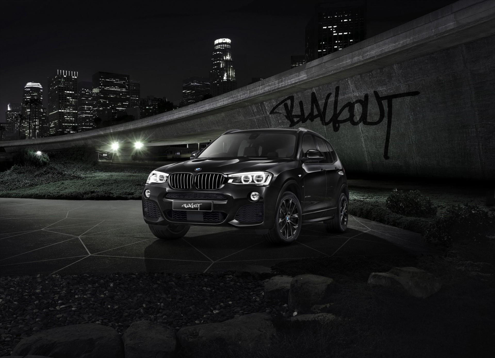 Η BMW X3 Black Edition μιλάει ιαπωνικά