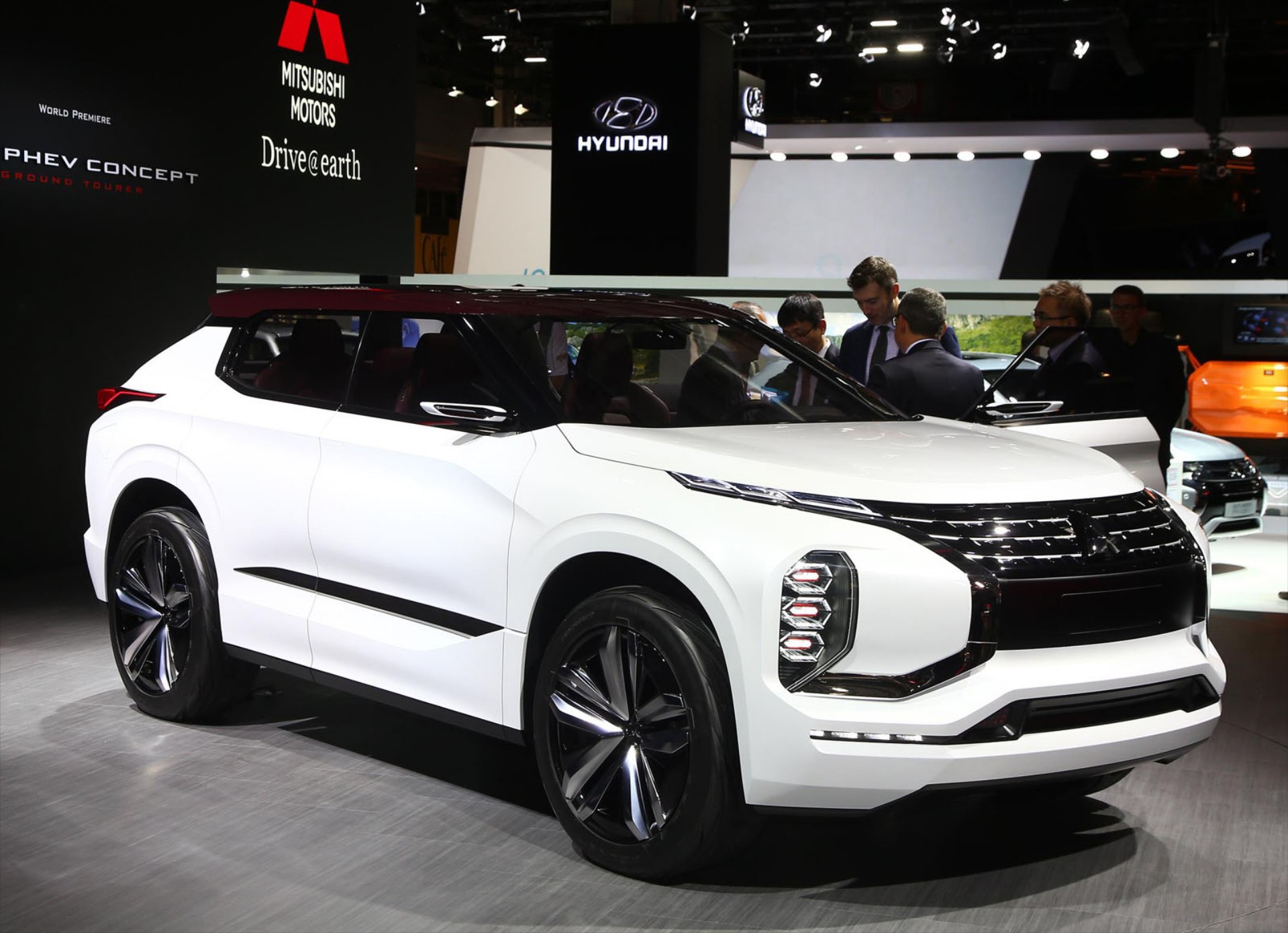 Το φουτουριστικό Mitsubishi GT-PHEV Concept