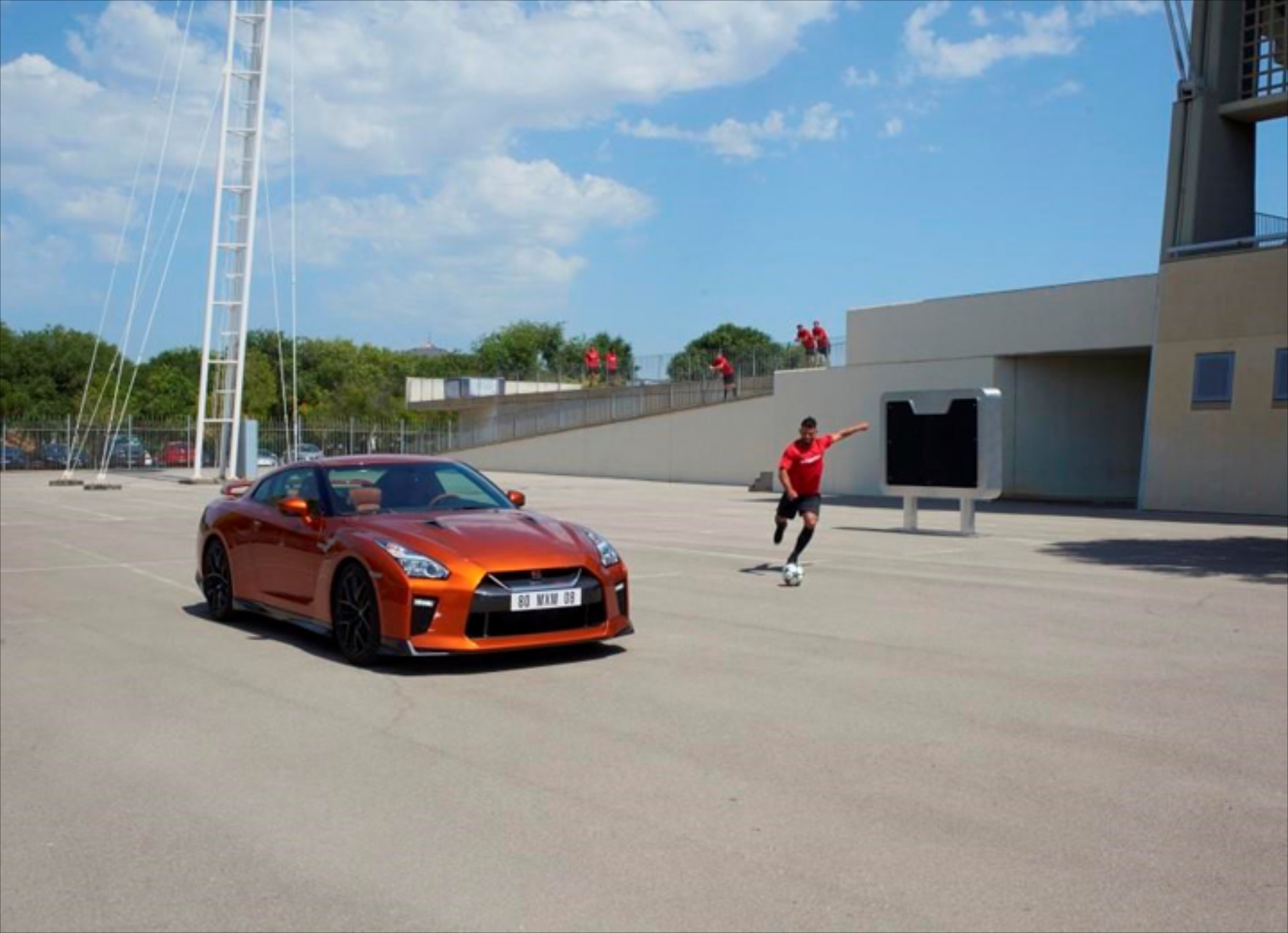 Η Nissan παίζει μπάλα (video)