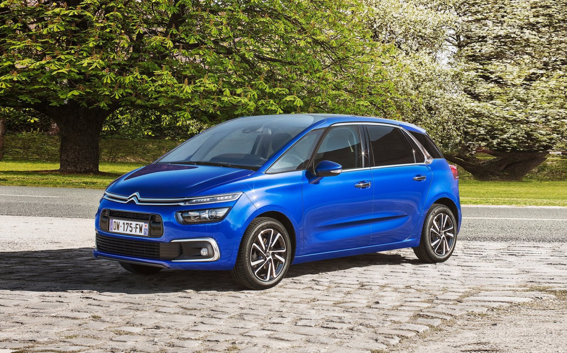 <br />
<b>Notice</b>: Undefined property: stdClass::$title in <b>/home/www3gocar/public_html/templates/t2024/ice_c/9a1326b63621589c2d0ae49576f7df8a09573c42_0.file.box.featured.tpl.php</b> on line <b>89</b><br />