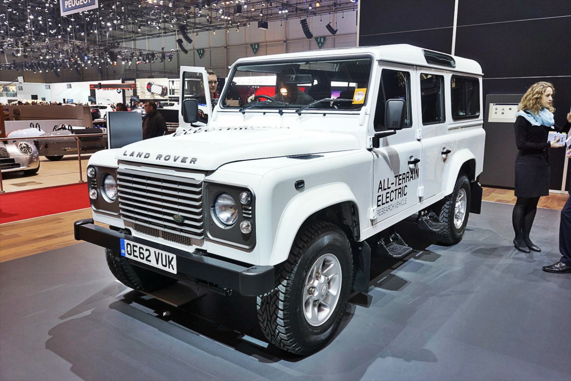 Ήξερες ότι η Land Rover είχε παρουσιάσει ηλεκτρικό Defender;
