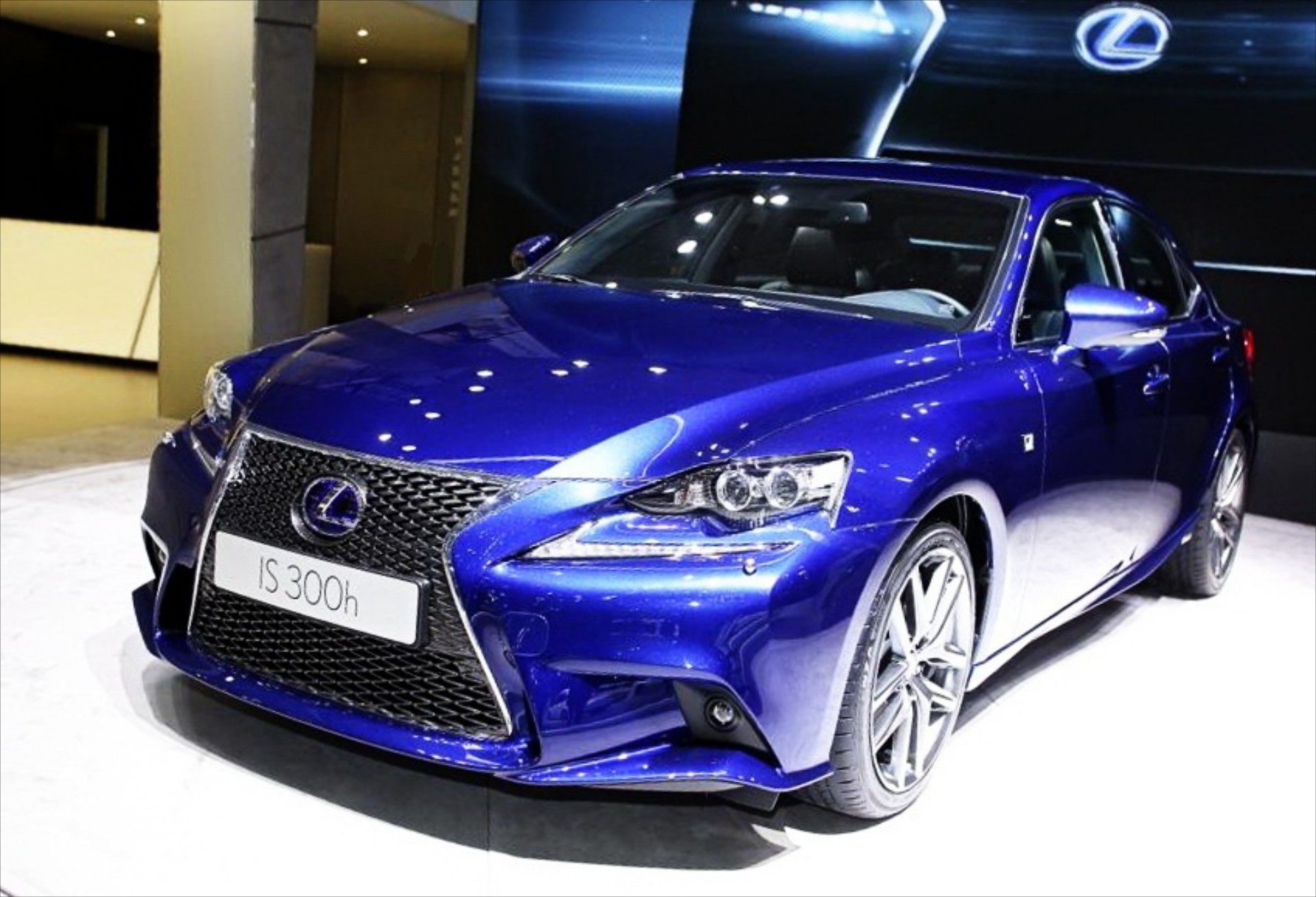 Lexus IS 300h & IS 250 2013