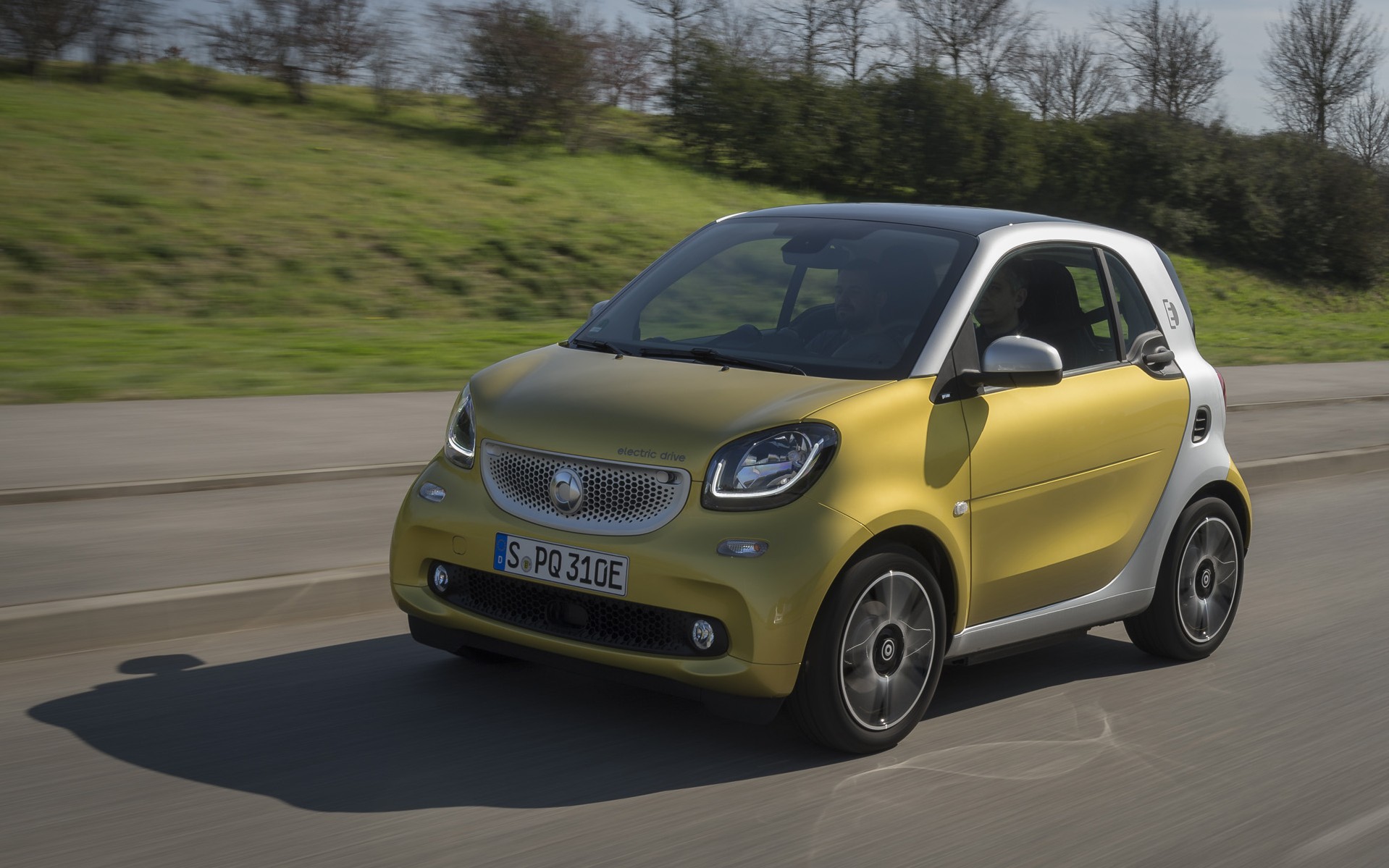 ΟΔΗΓΟΥΜΕ το νέο Smart electric drive