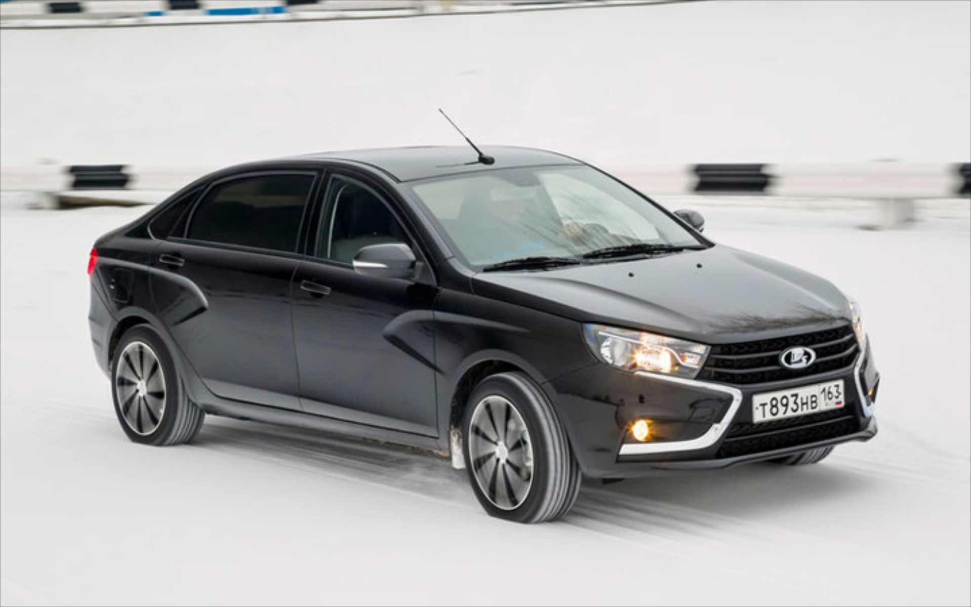 Lada Vesta Signature: Η λιμουζίνα από τη Ρωσία