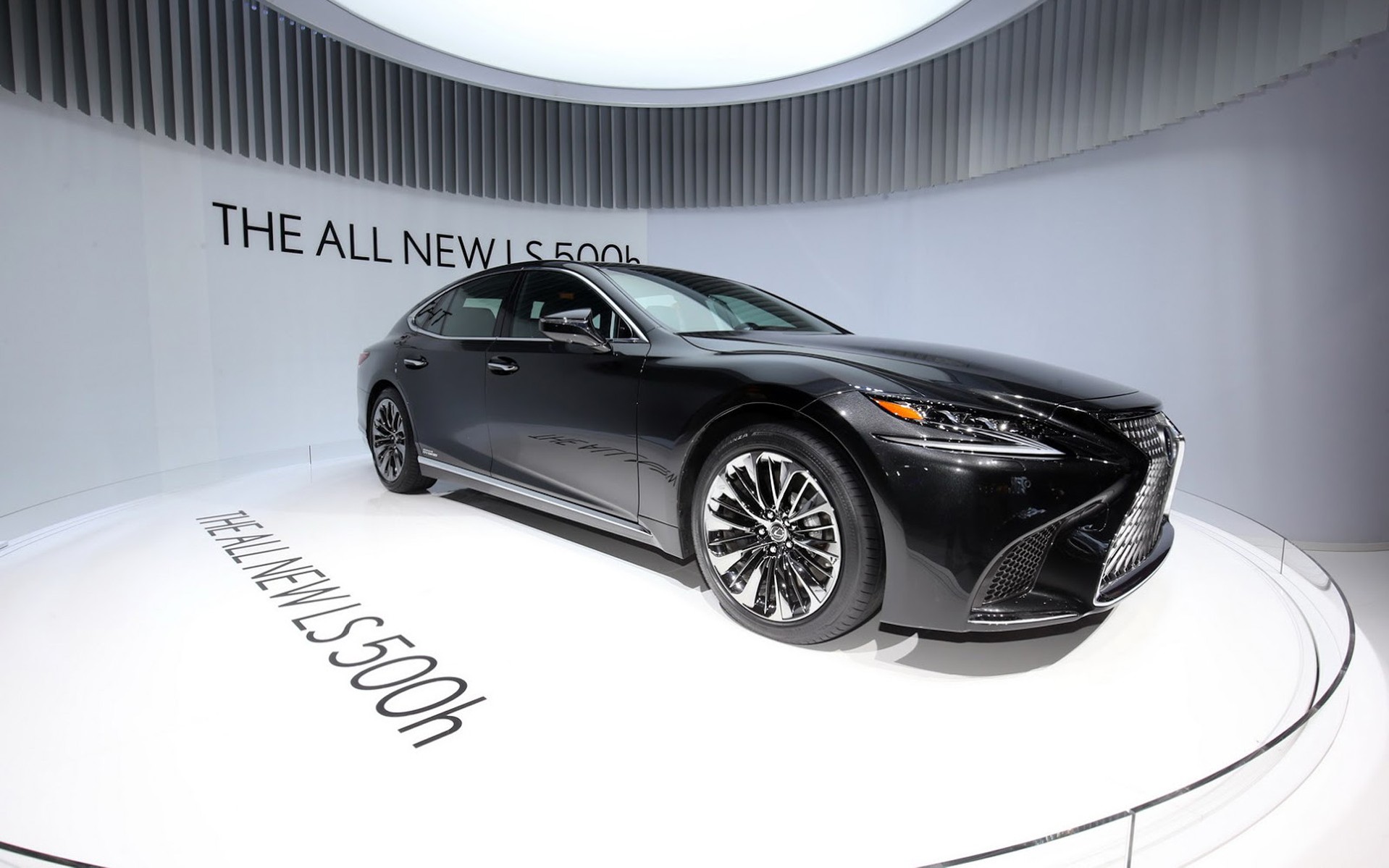 Πρεμιέρα για το υβριδικό Lexus LS 500h