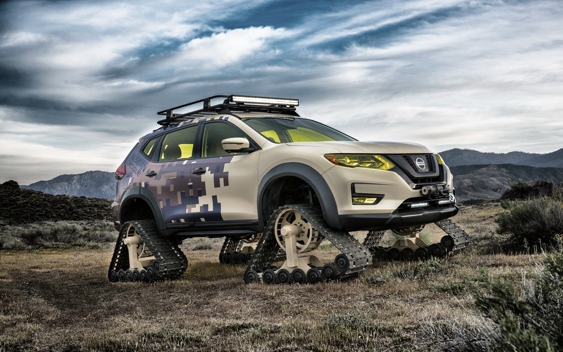 Ένα άγριο Nissan X-Trail με ερπύστριες