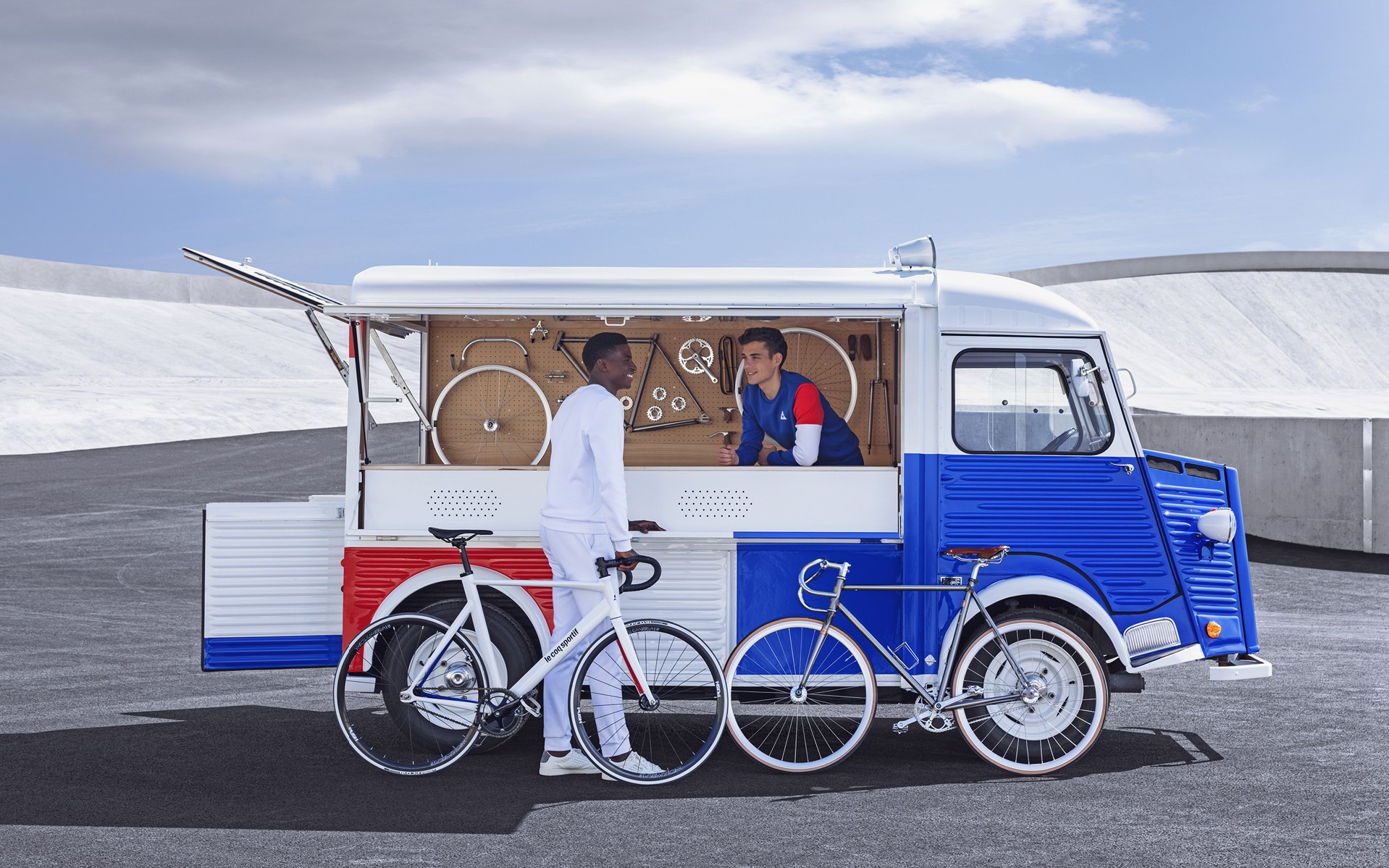 Ένα μοναδικό Citroen van H (video)