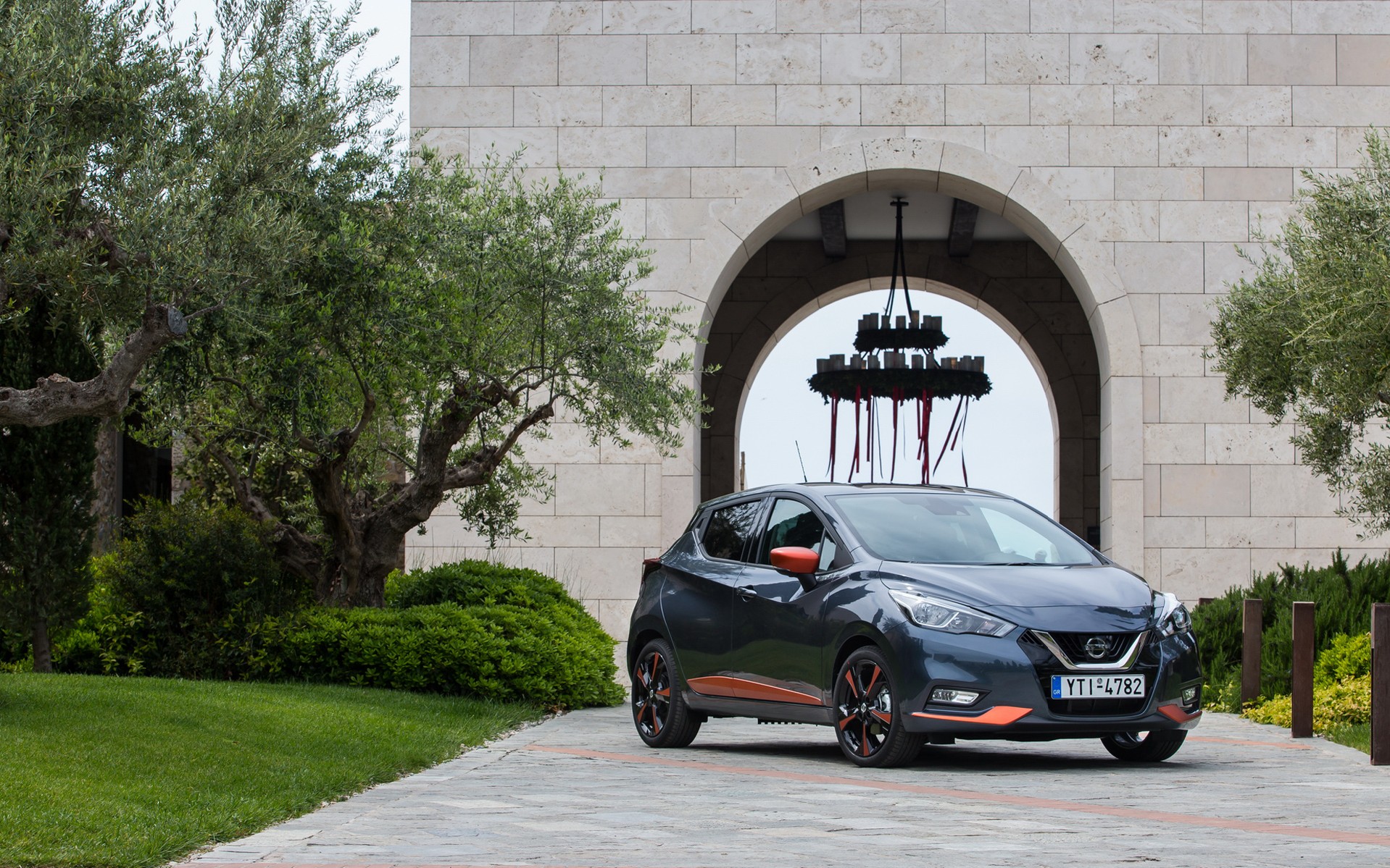 ΟΔΗΓΟΥΜΕ στην Ελλάδα το νέο Nissan Micra