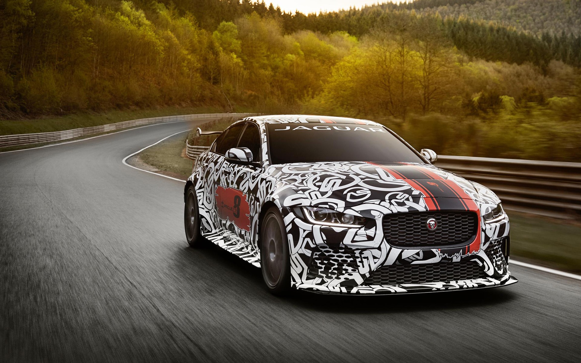 Με 600 ίππους, αυτή είναι η πιο δυνατή Jaguar (vid)