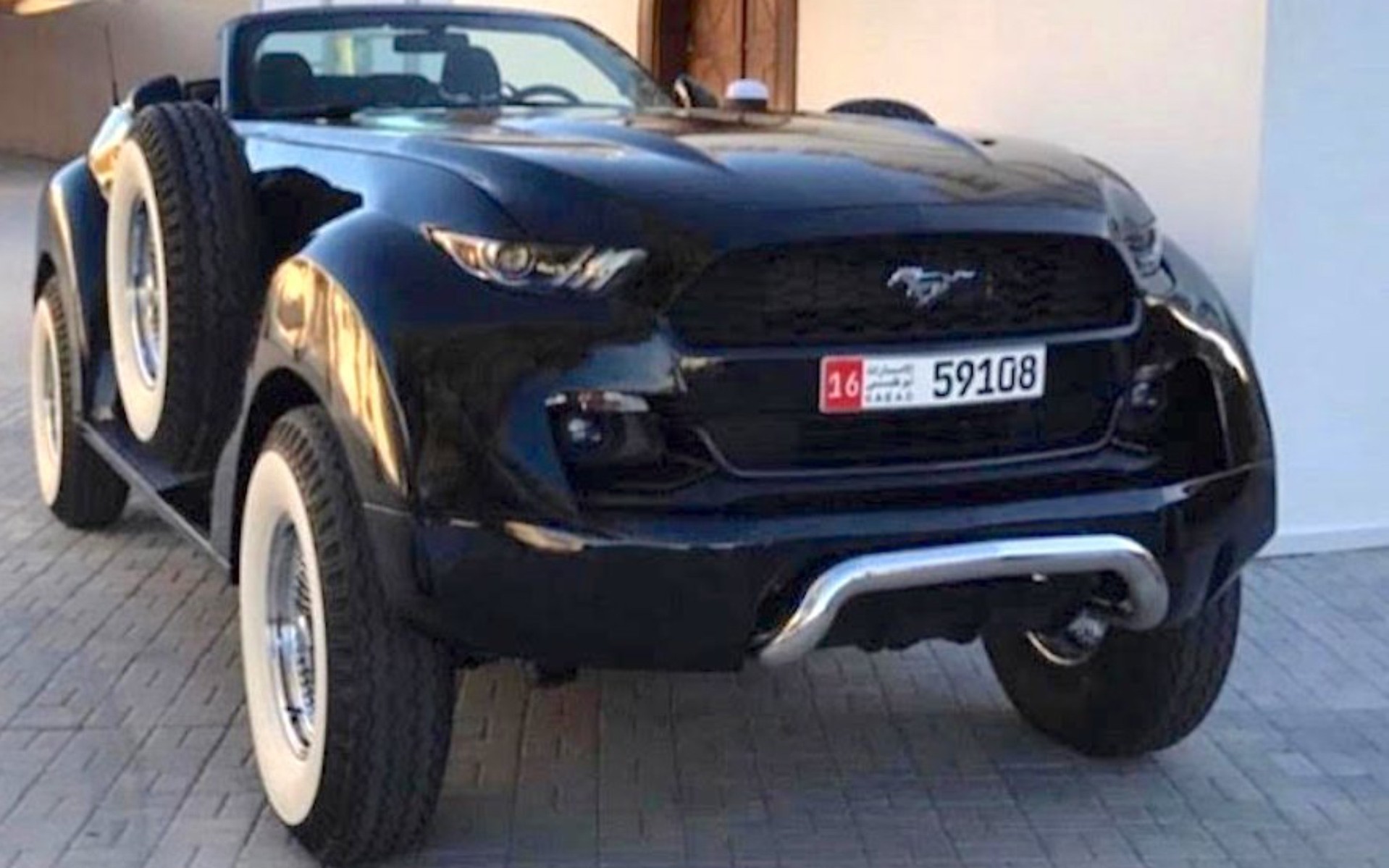 “Σκοτώνοντας” μια υπέροχη Mustang (video)