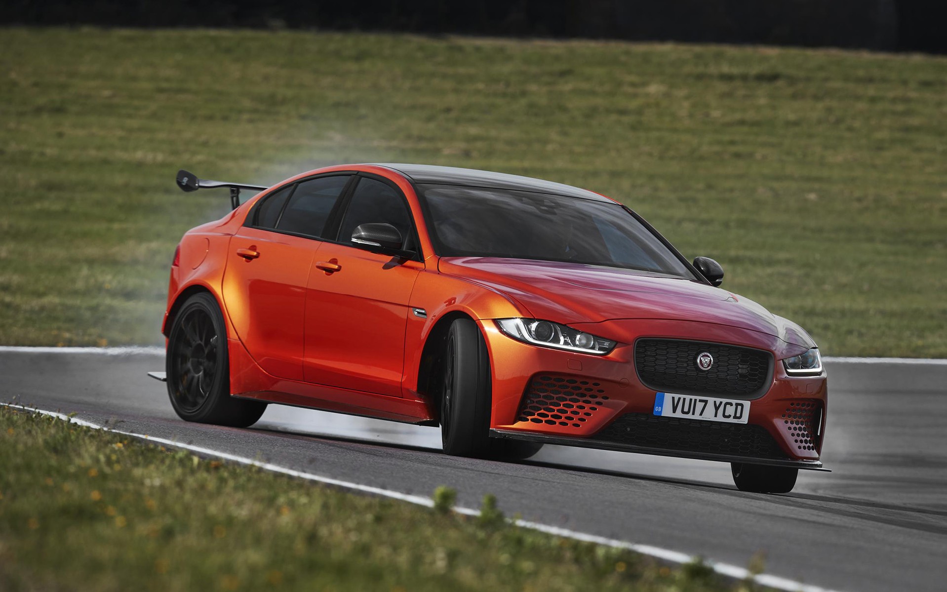 Το θηρίο της Jaguar με τους 600 ίππους (vid)