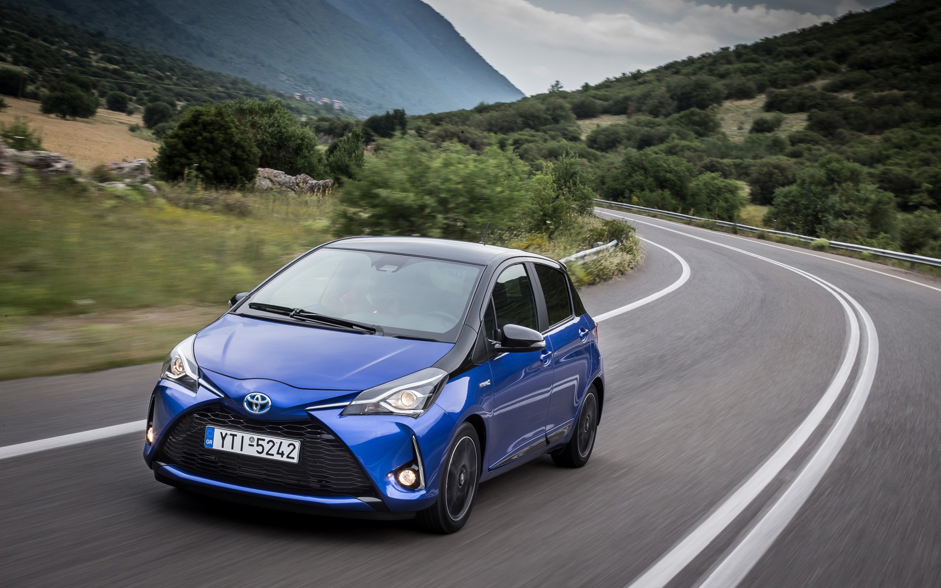 Η Toyota επενδύει στα υβριδικά