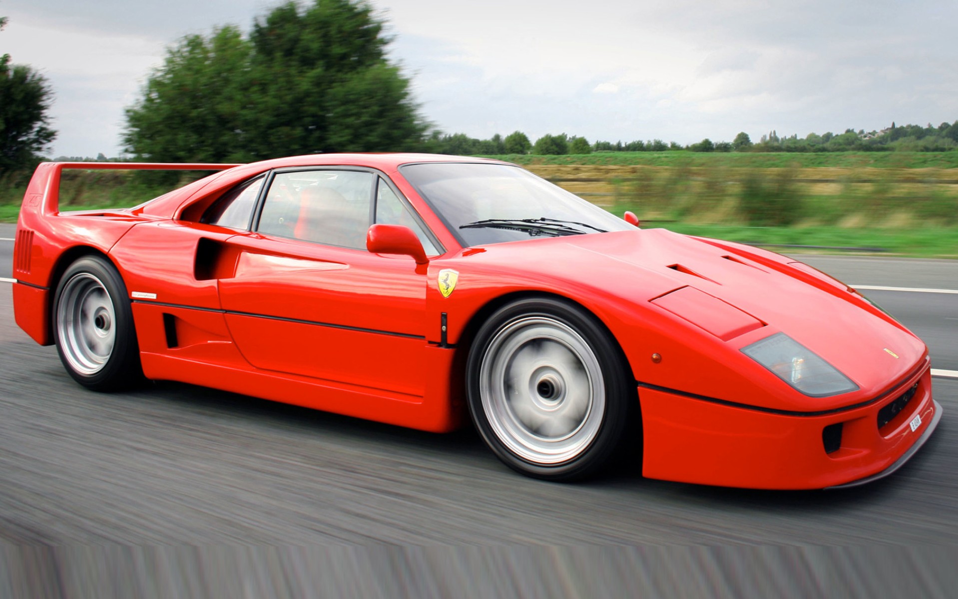 Χορταστικό άλμπουμ για τα 30 χρόνια Ferrari F40