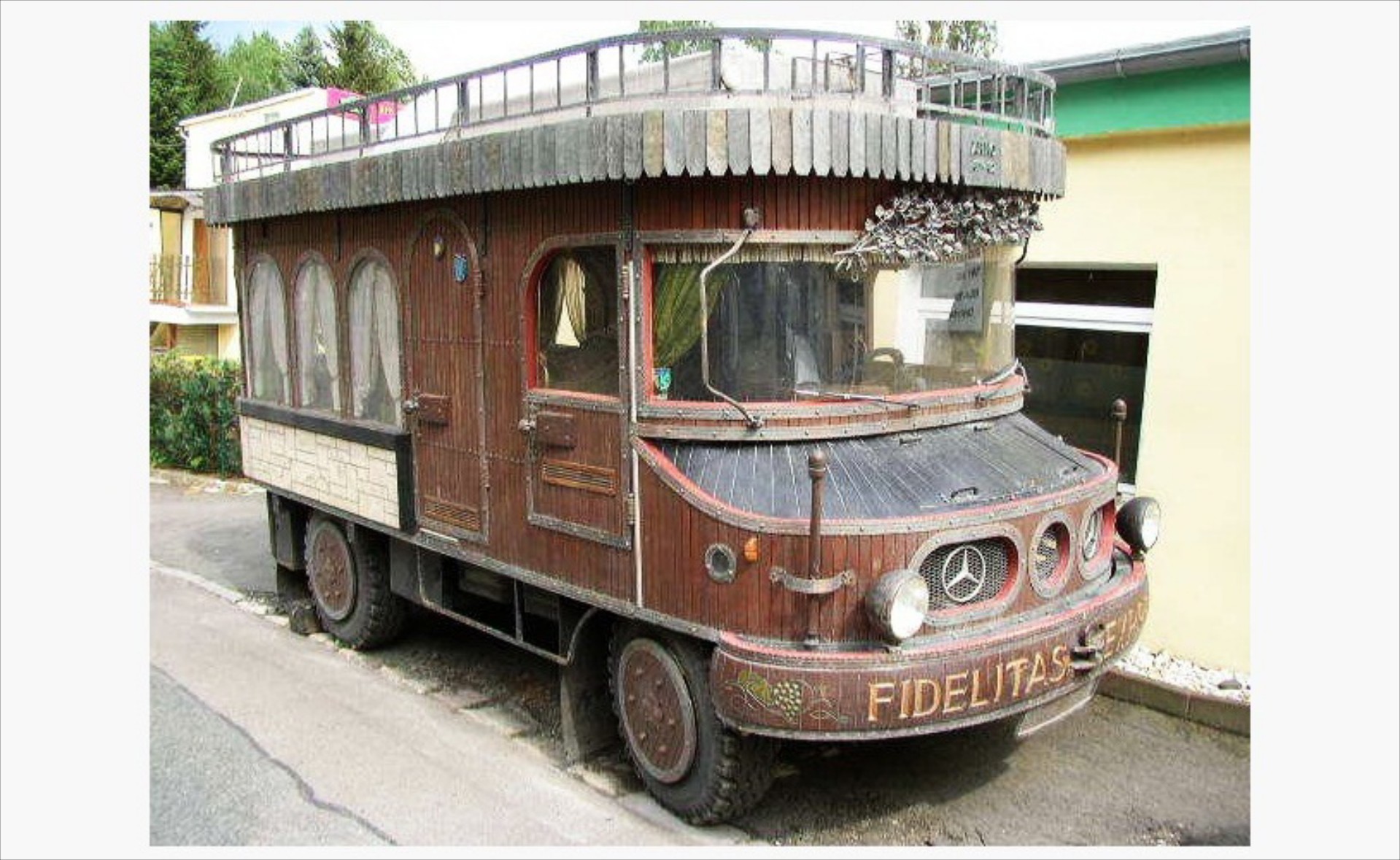 Ξύλινο Unimog τροχόσπιτο του 1961