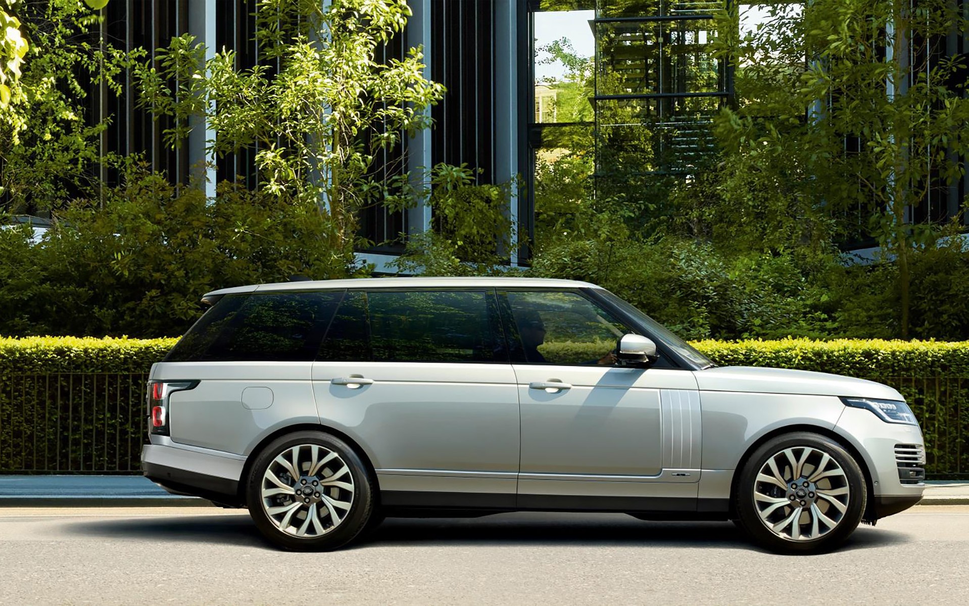 Το Range Rover γίνεται υβριδικό (vid)