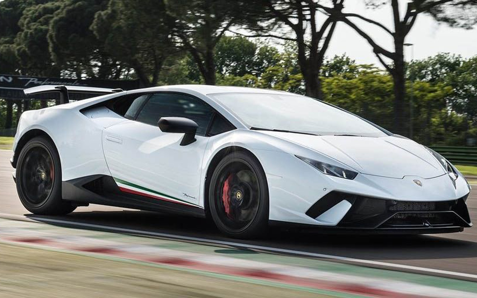 Ποιο από τα 8 ιταλικά supercars είναι το αγαπημένο σας;