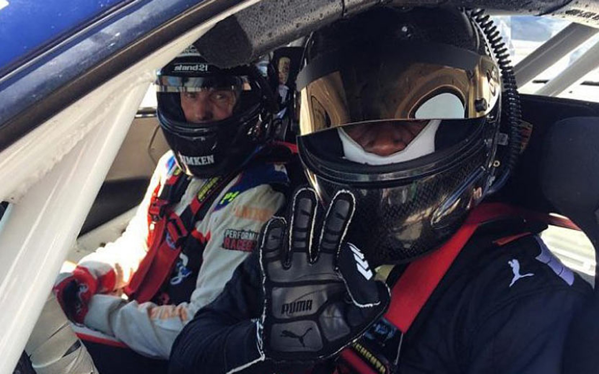 O γρηγορότερος άνθρωπος του κόσμου δοκιμάζει την αγωνιστική Porsche 911