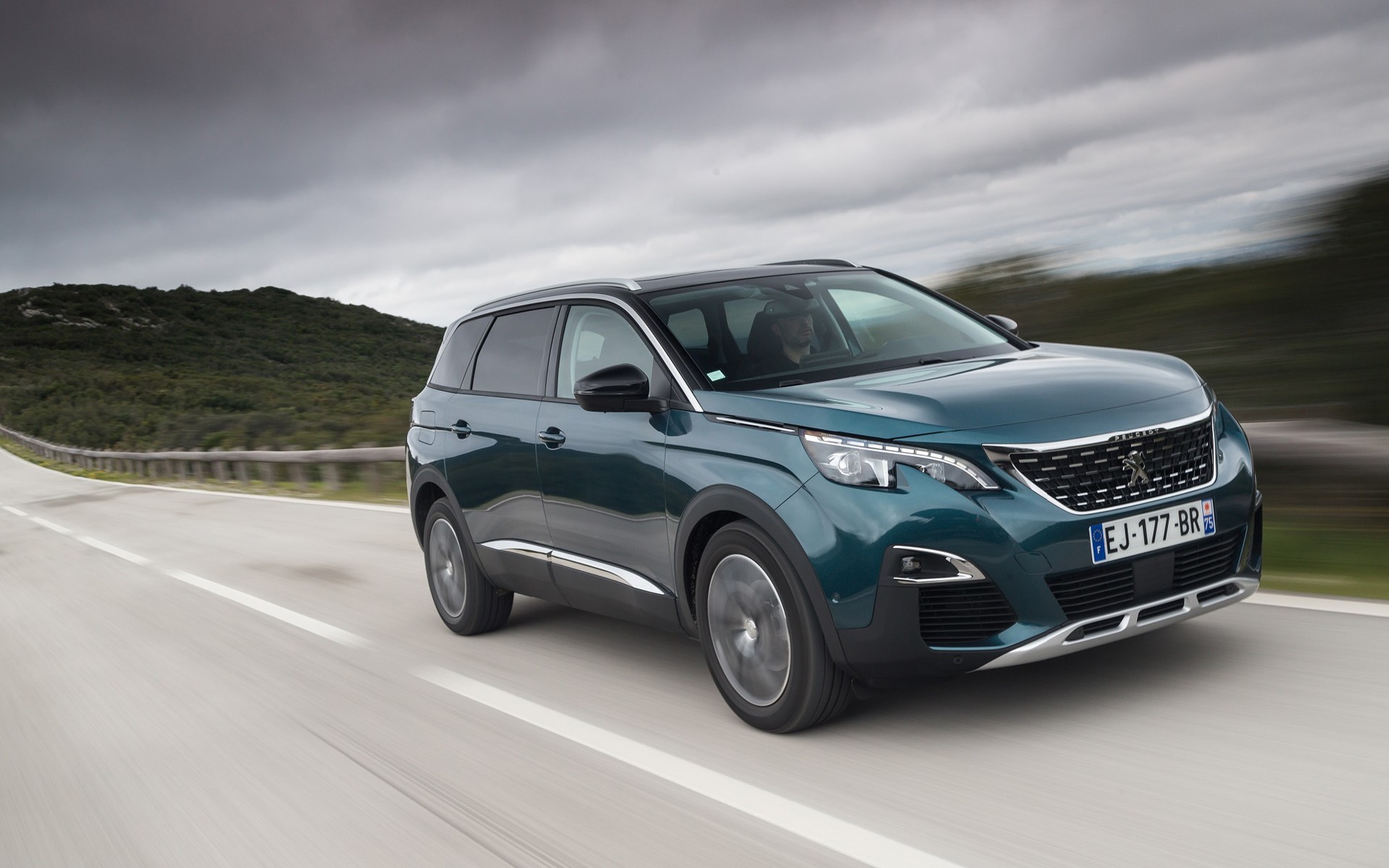 Από 25.900 ευρώ το 7θέσιο SUV της Peugeot