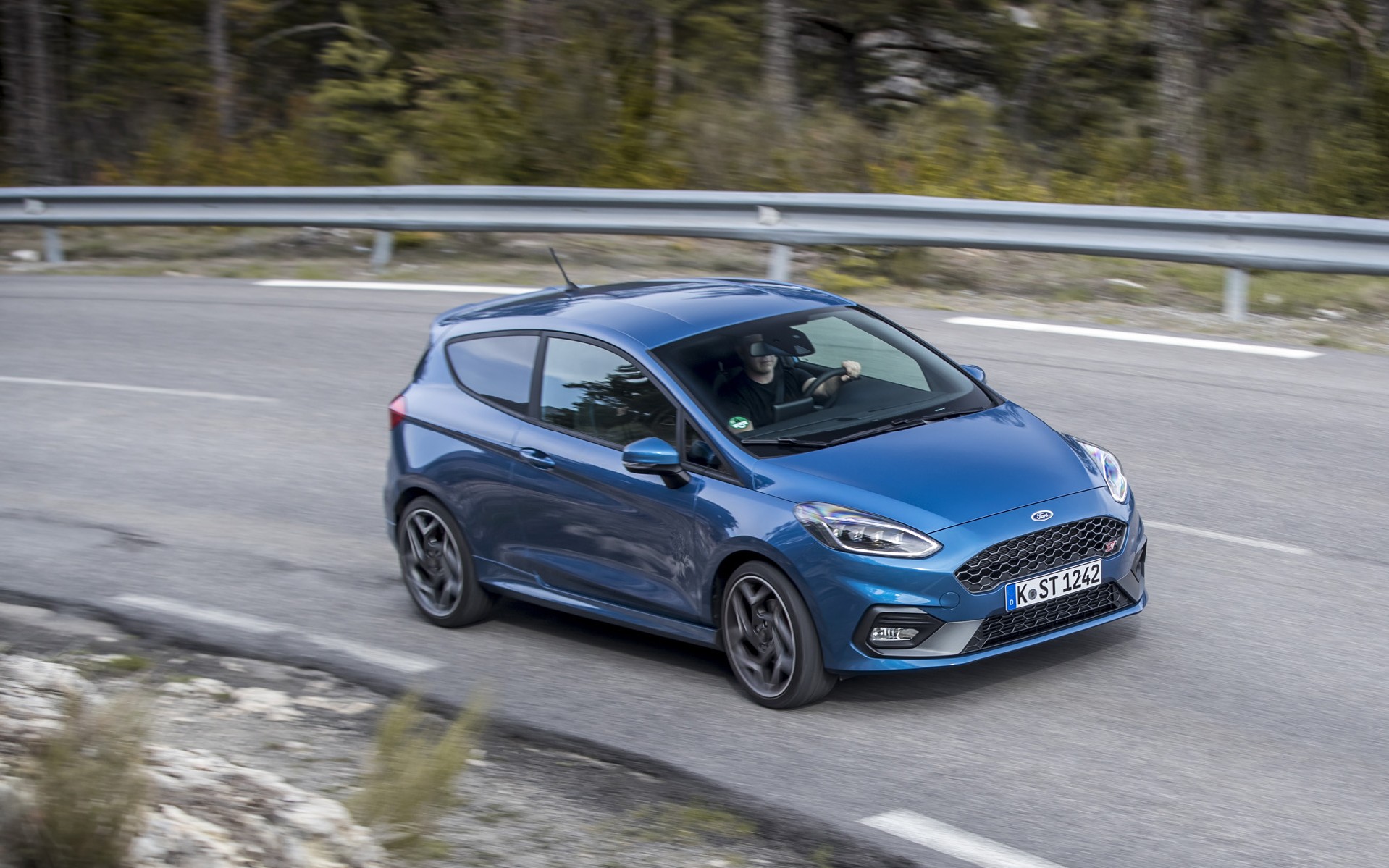 ΠΡΩΤΗ ΟΔΗΓΗΣΗ: Ford Fiesta ST και Fiesta Active