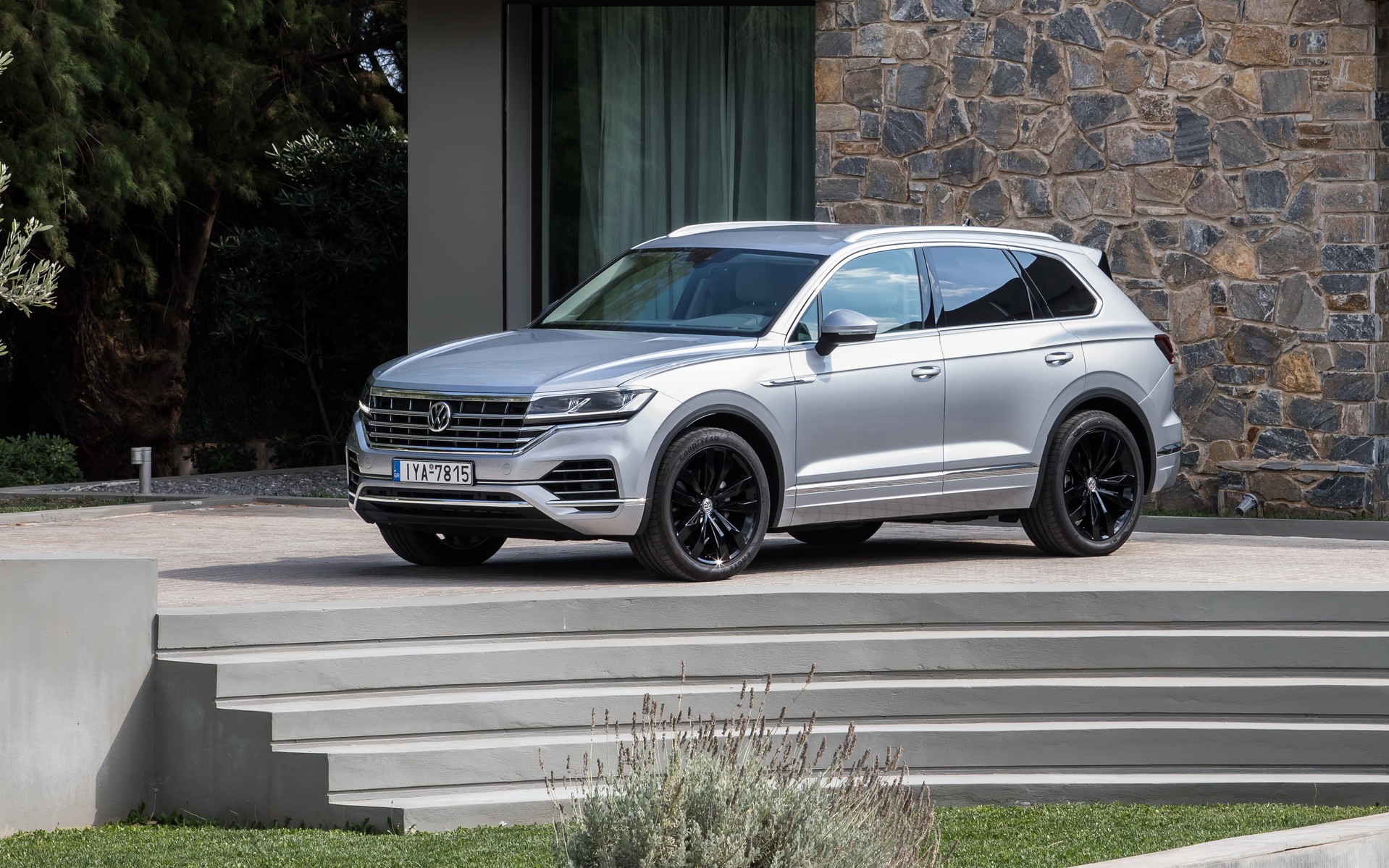 ΟΔΗΓΟΥΜΕ το νέο Volkswagen Touareg στην Ελλάδα