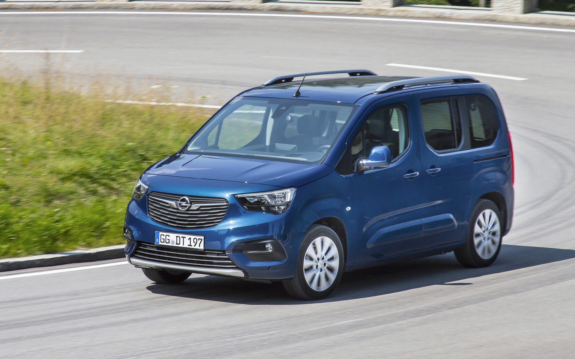 ΟΔΗΓΟΥΜΕ το νέο Opel Combo Life στη Φρανκφούρτη