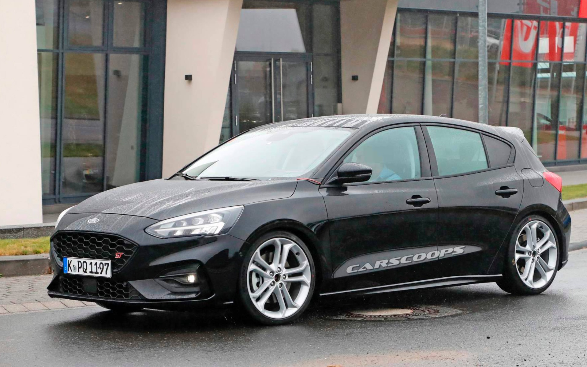 To νέο Ford Focus ST χωρίς ίχνος καμουφλάζ