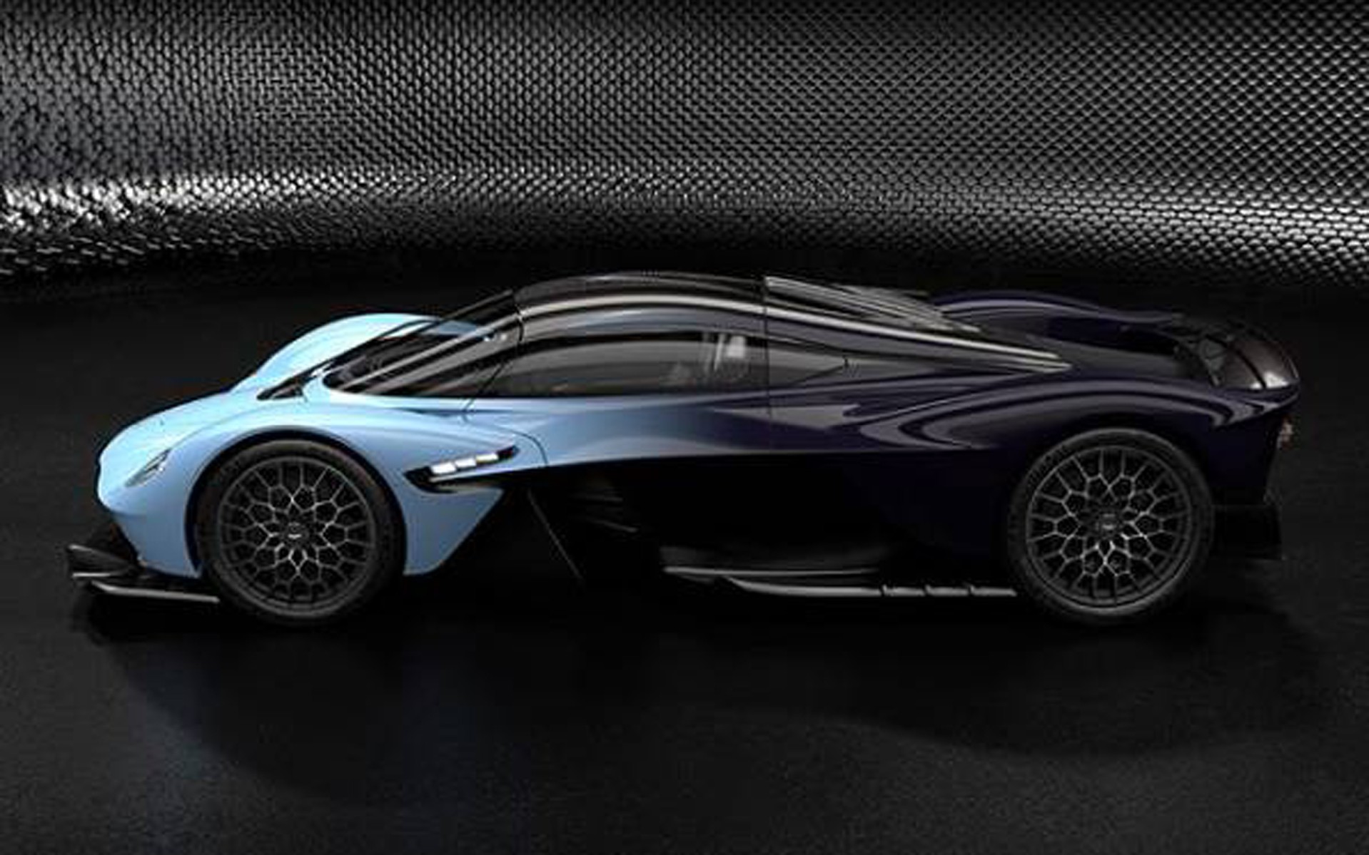 Νέες επίσημες φωτογραφίες της Aston Martin Valkyrie