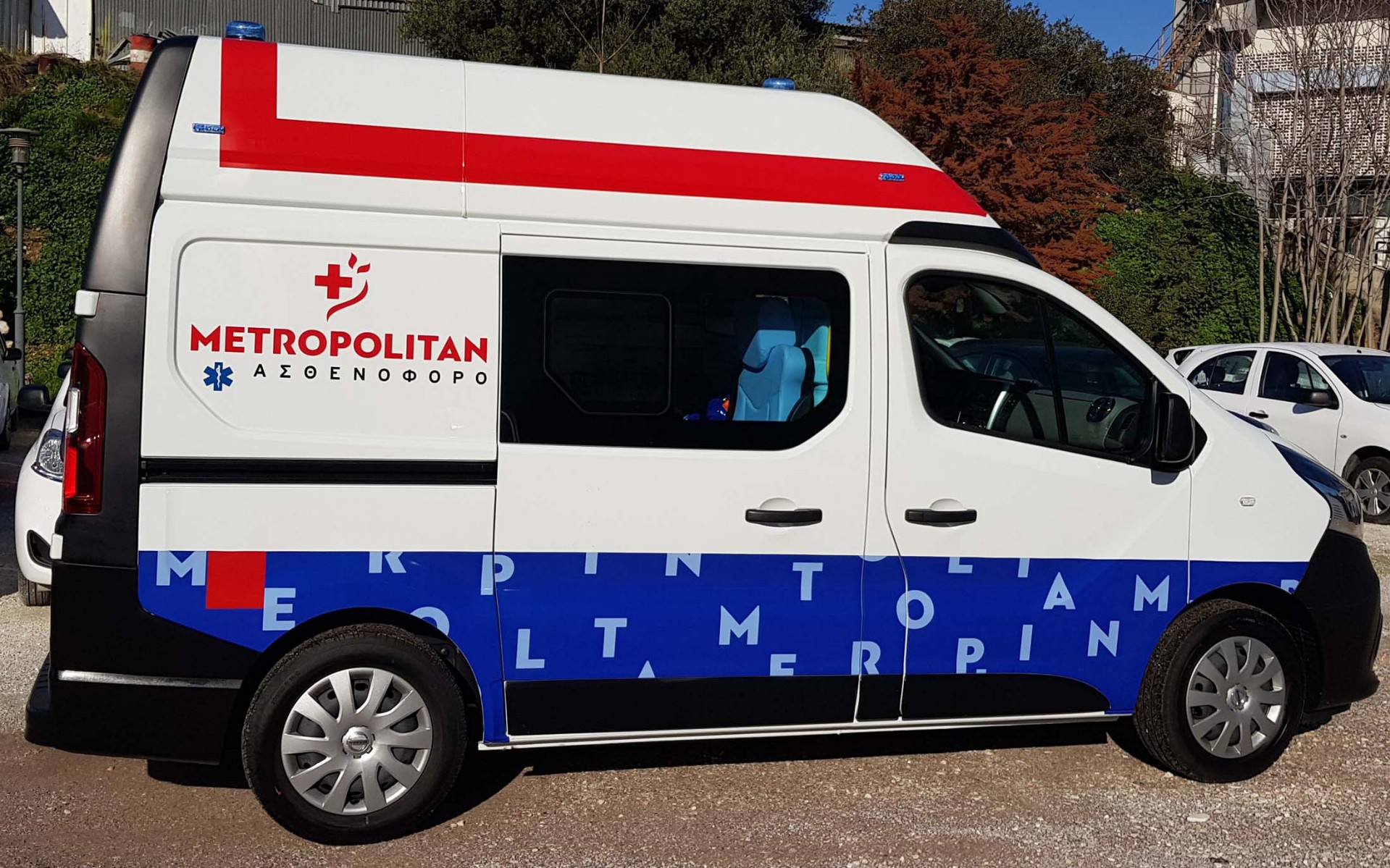 Δύο Nissan NV300 μετατράπηκαν σε ασθενοφόρα