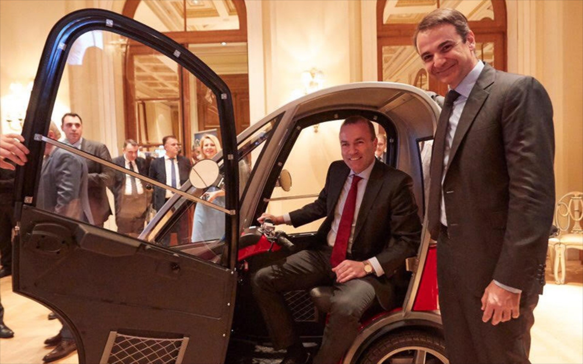 «Έλαμψαν» τα ηλεκτρικά οχήματα του Δ. Τρικκαίων