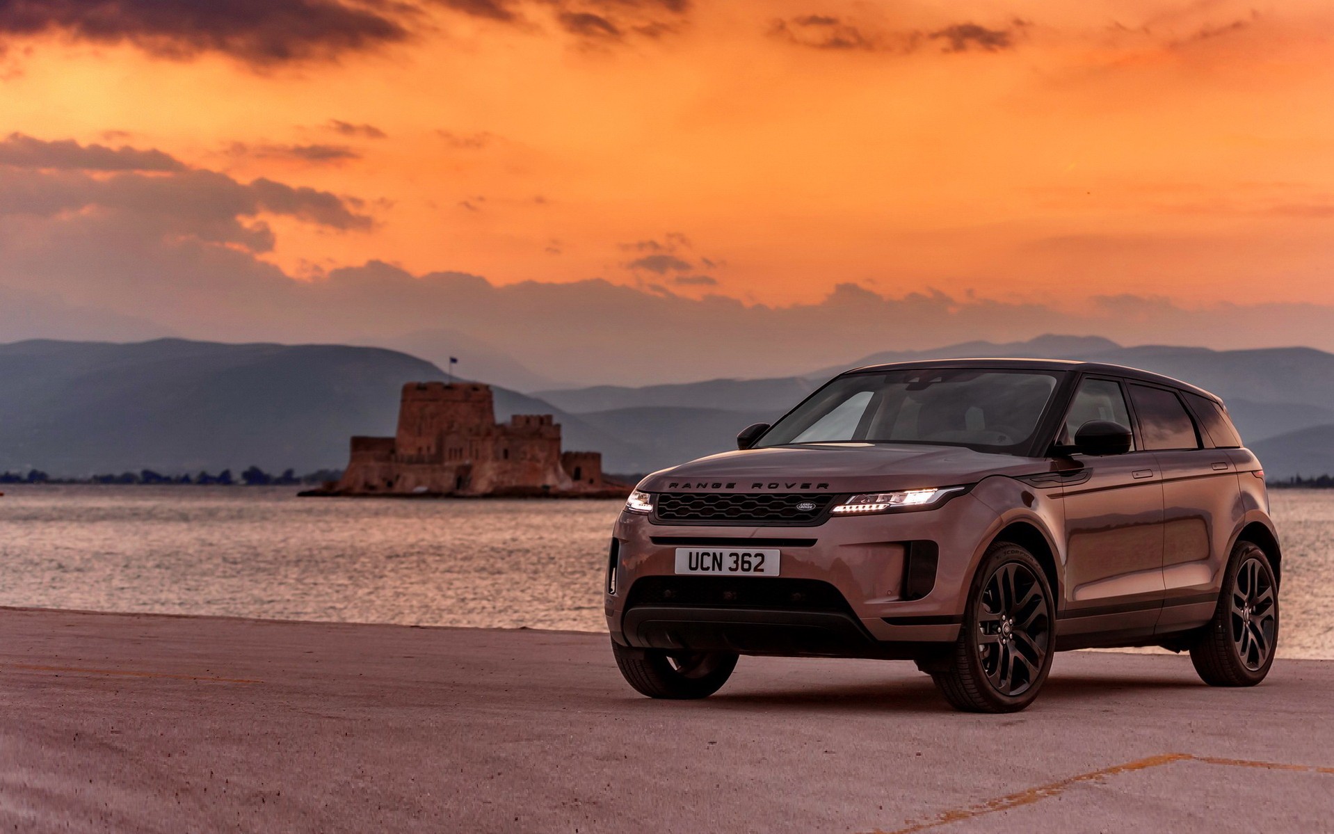 ΟΔΗΓΟΥΜΕ το νέο Range Rover Evoque στην Ελλάδα