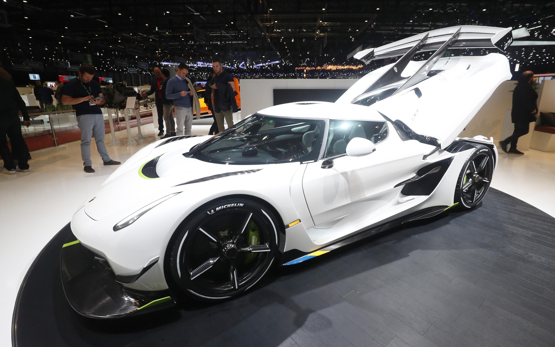 To νέο Koenigsegg Jesko θα φτάσει τα 482,8 km/h (video)