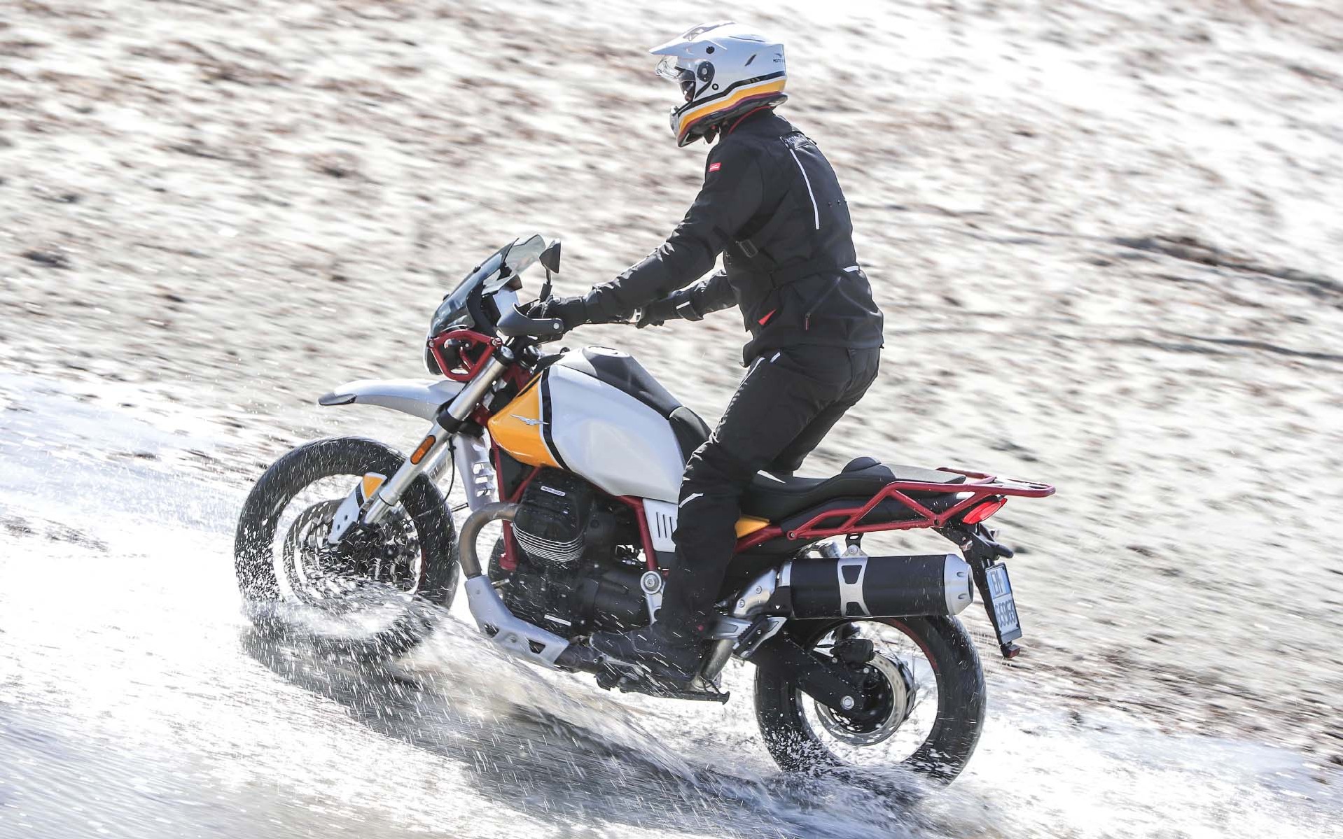 Διαθέσιμη η νέα Moto Guzzi V85 TT από 11.800 ευρώ