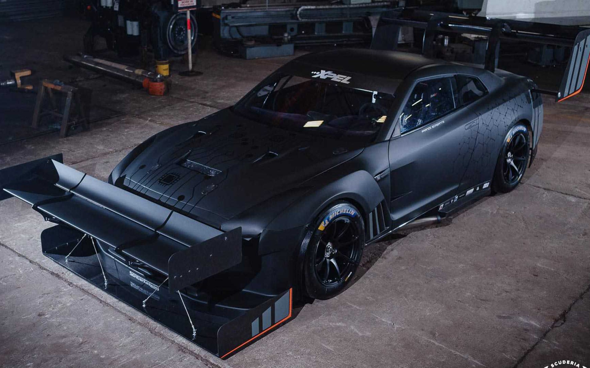 Τεράστια αεροτομή στη... μάσκα του GT-R;