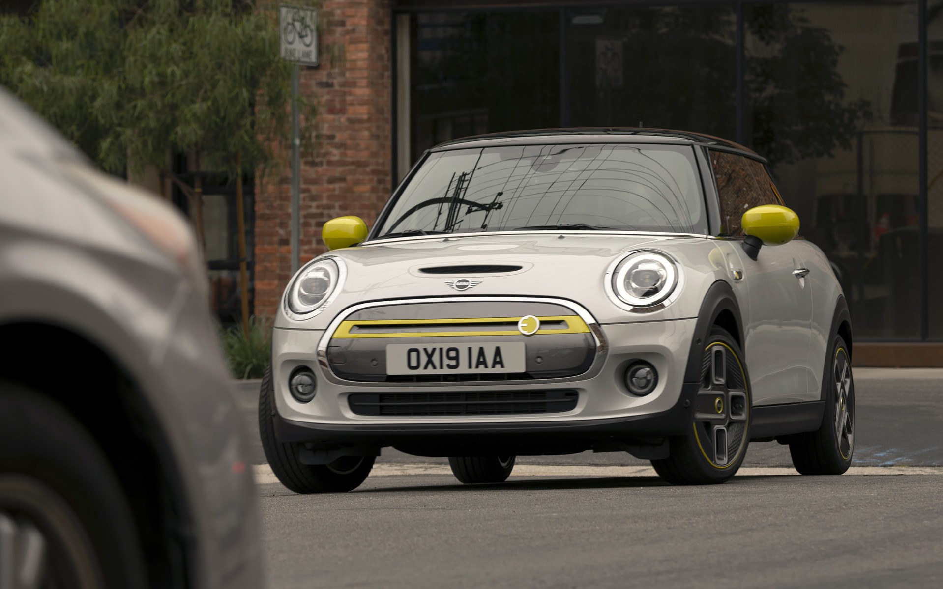 <br />
<b>Notice</b>:  Undefined property: stdClass::$title in <b>/home/www3gocar/public_html/templates/t2024/ice_c/9a1326b63621589c2d0ae49576f7df8a09573c42_0.file.box.featured.tpl.php</b> on line <b>89</b><br />
