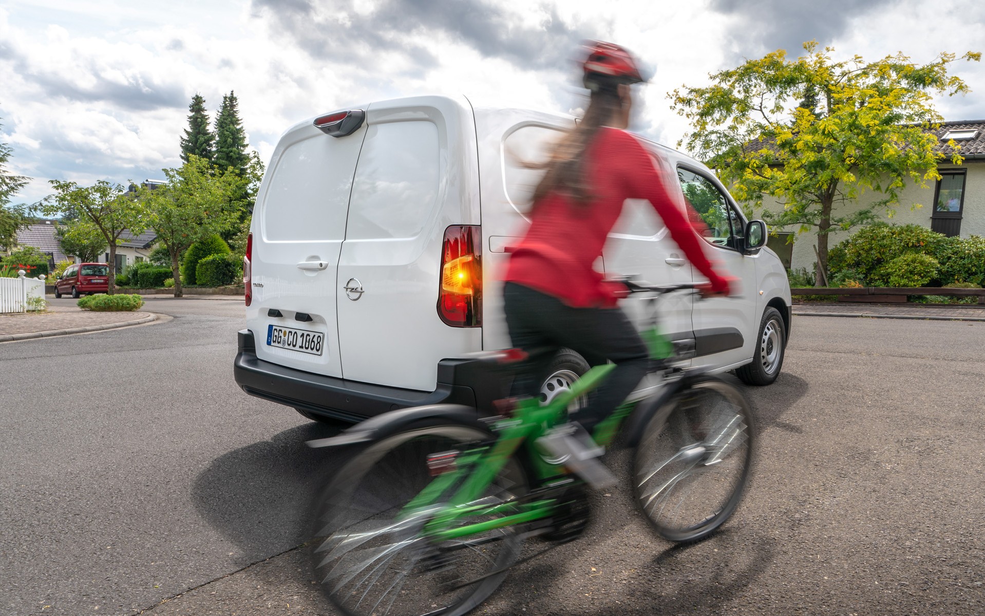 Κάμερες παντού: Περιμετρική όραση για τον οδηγό του Opel Combo Cargo