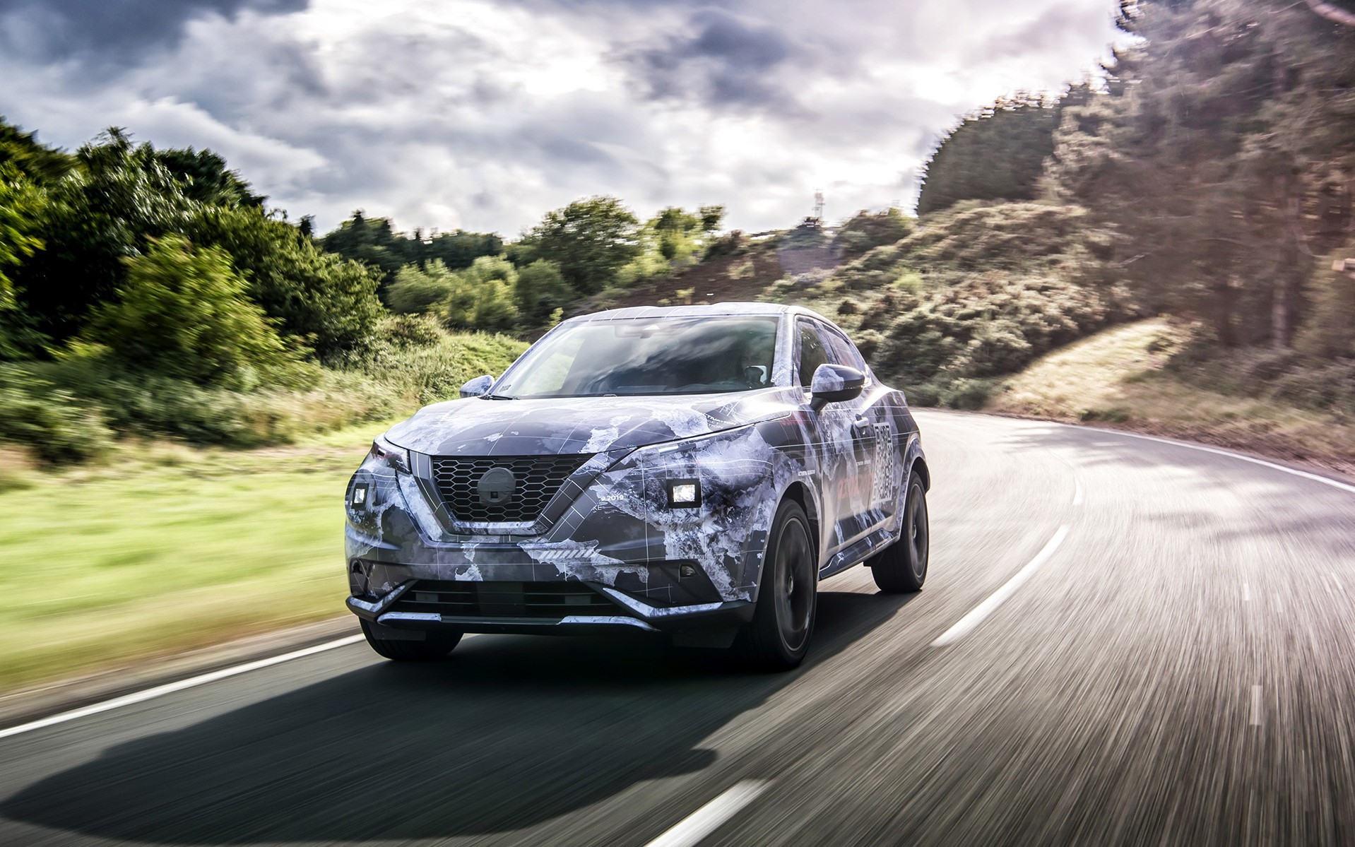 Το νέο Nissan Juke λίγο πριν αποβάλει την καμουφλαρισμένη ενδυμασία του