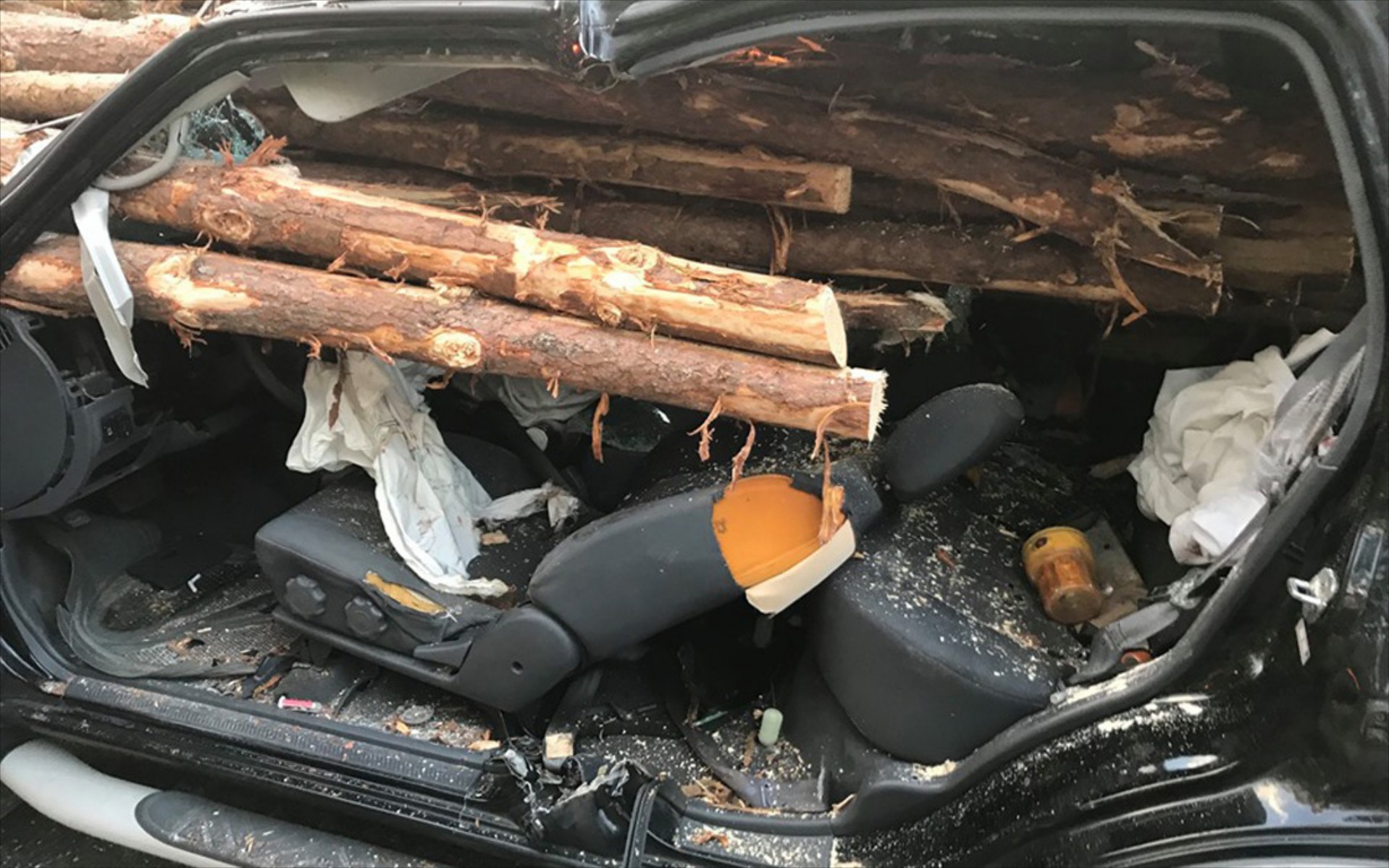 Και όμως ο οδηγός βγήκε ζωντανός!