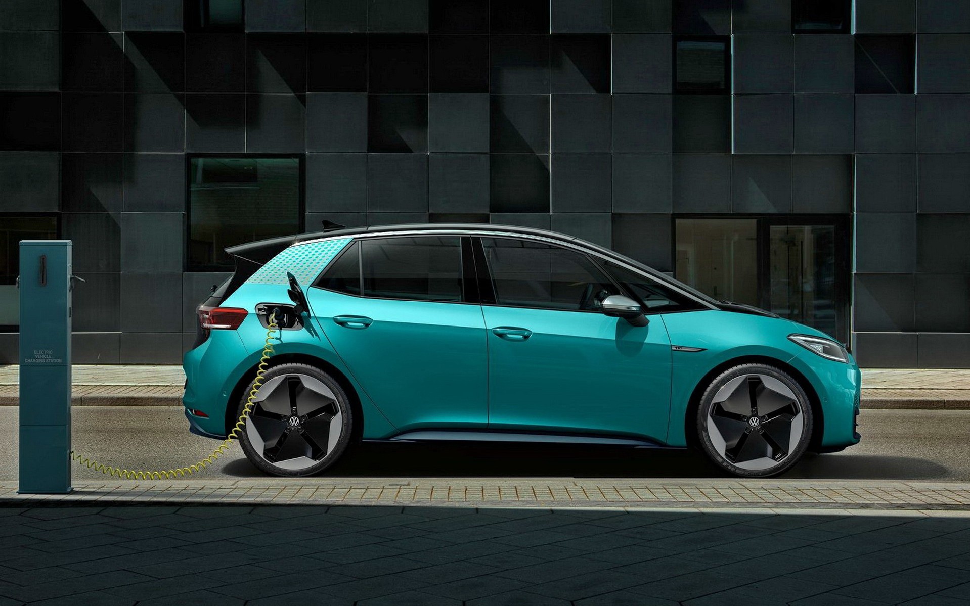 Volkswagen ID.: Στην πρίζα x 4