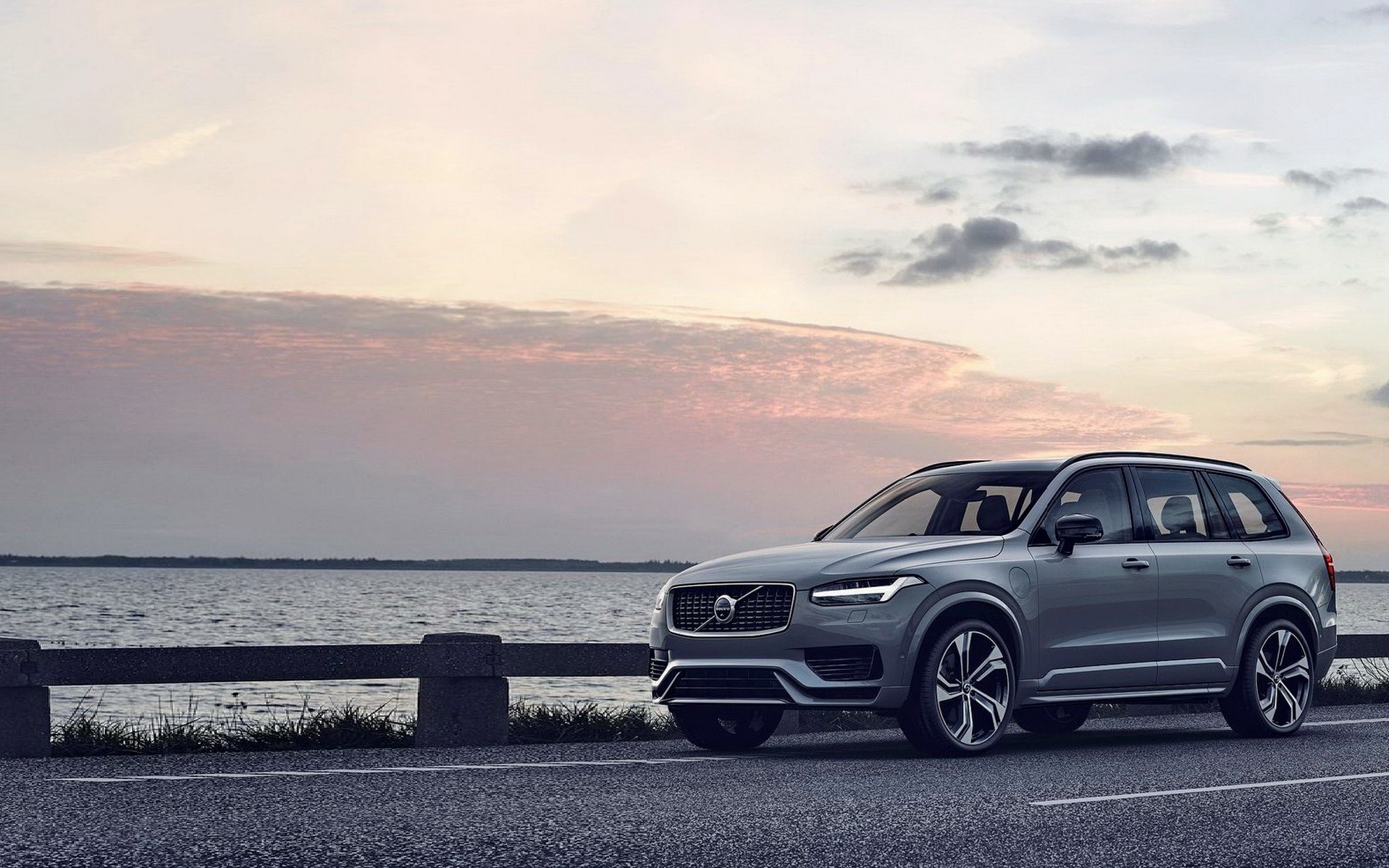 Volvo Xc T Plug In Hybrid Electric Recharge