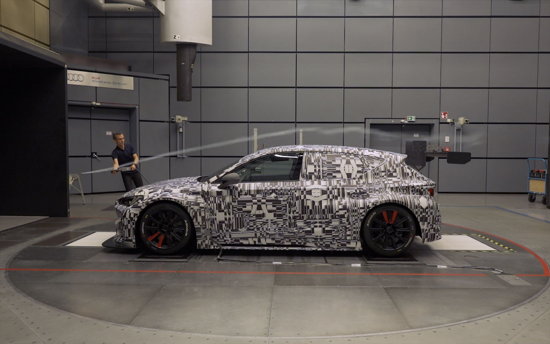 Αντιμετωπίζοντας ανέμους 300 km/h (video)