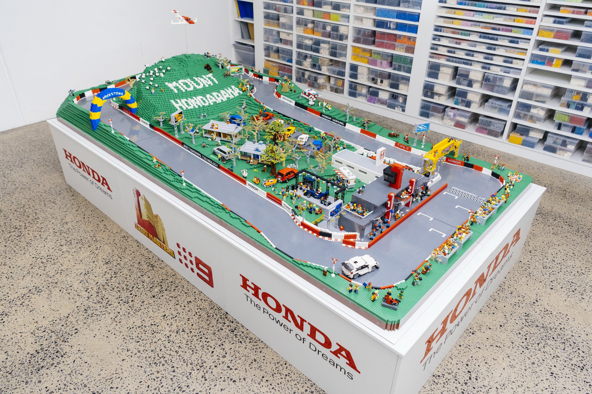 Πόσα τουβλάκια Lego χρειάστηκαν για το Mount Panorama της Honda [Video]