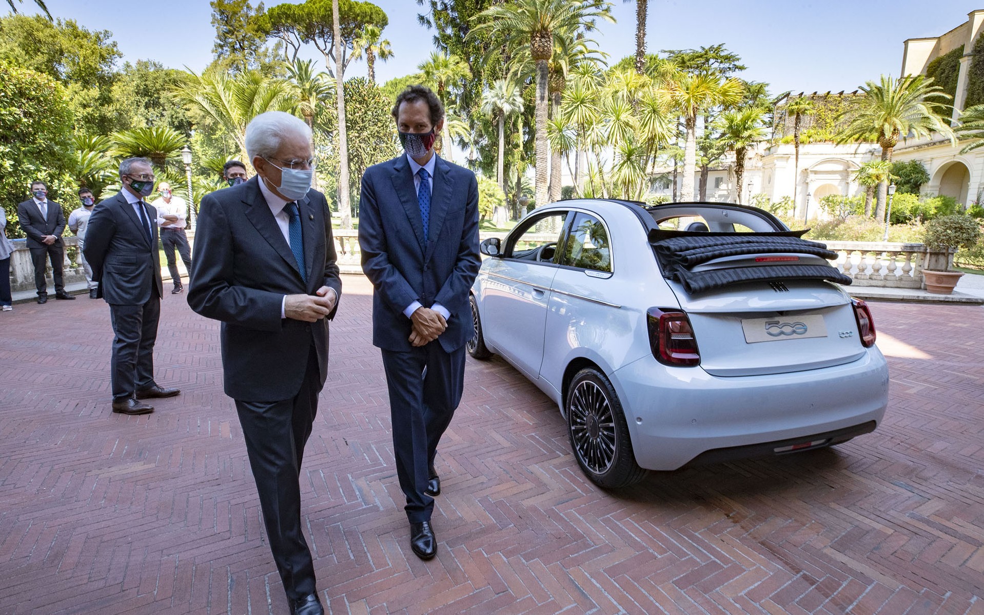 Το ηλεκτρικό Fiat 500 υπέβαλε τα διαπιστευτήριά του στον Πρόεδρο της Ιταλίας