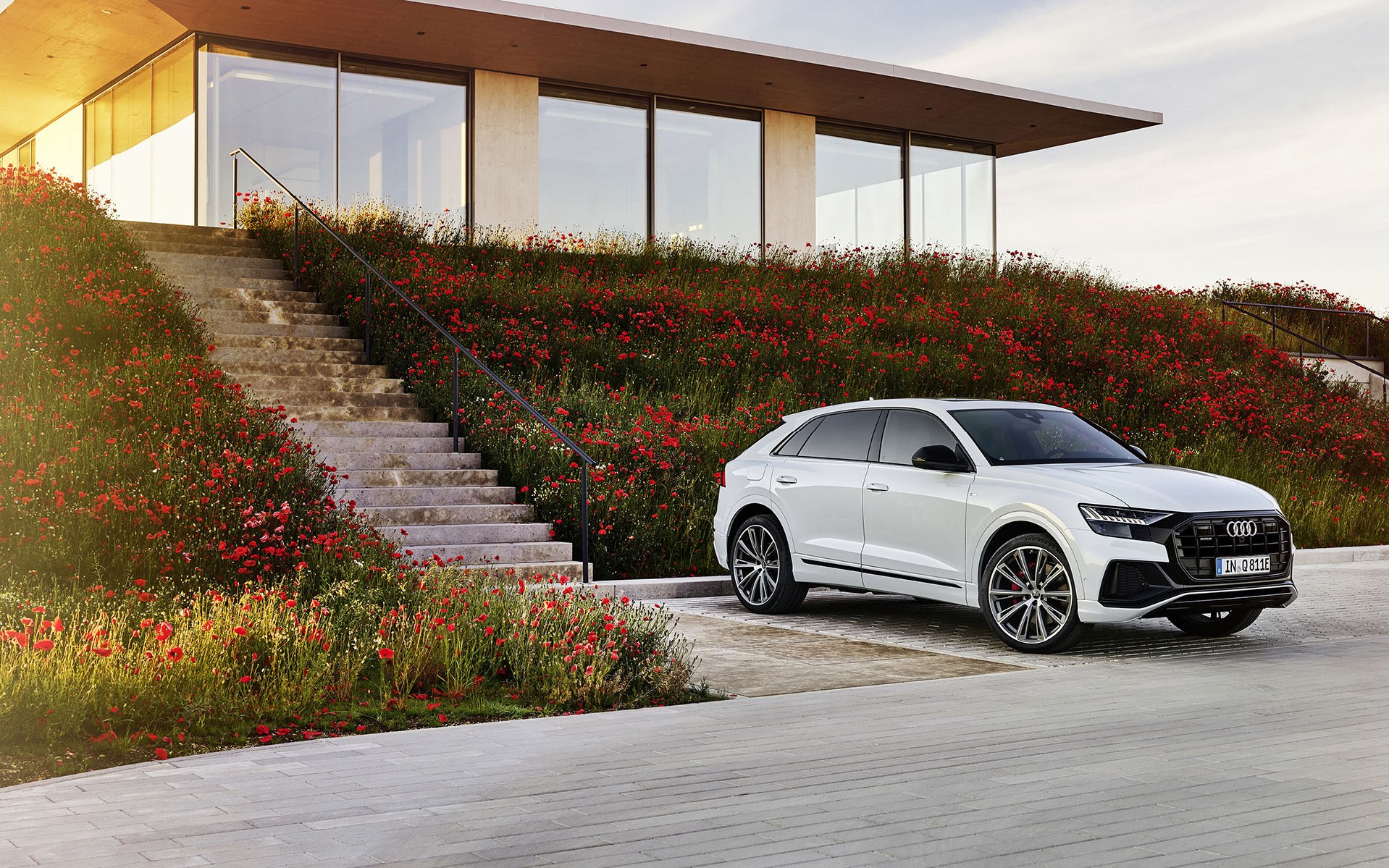 Τώρα το Audi Q8 μπαίνει στην πρίζα!