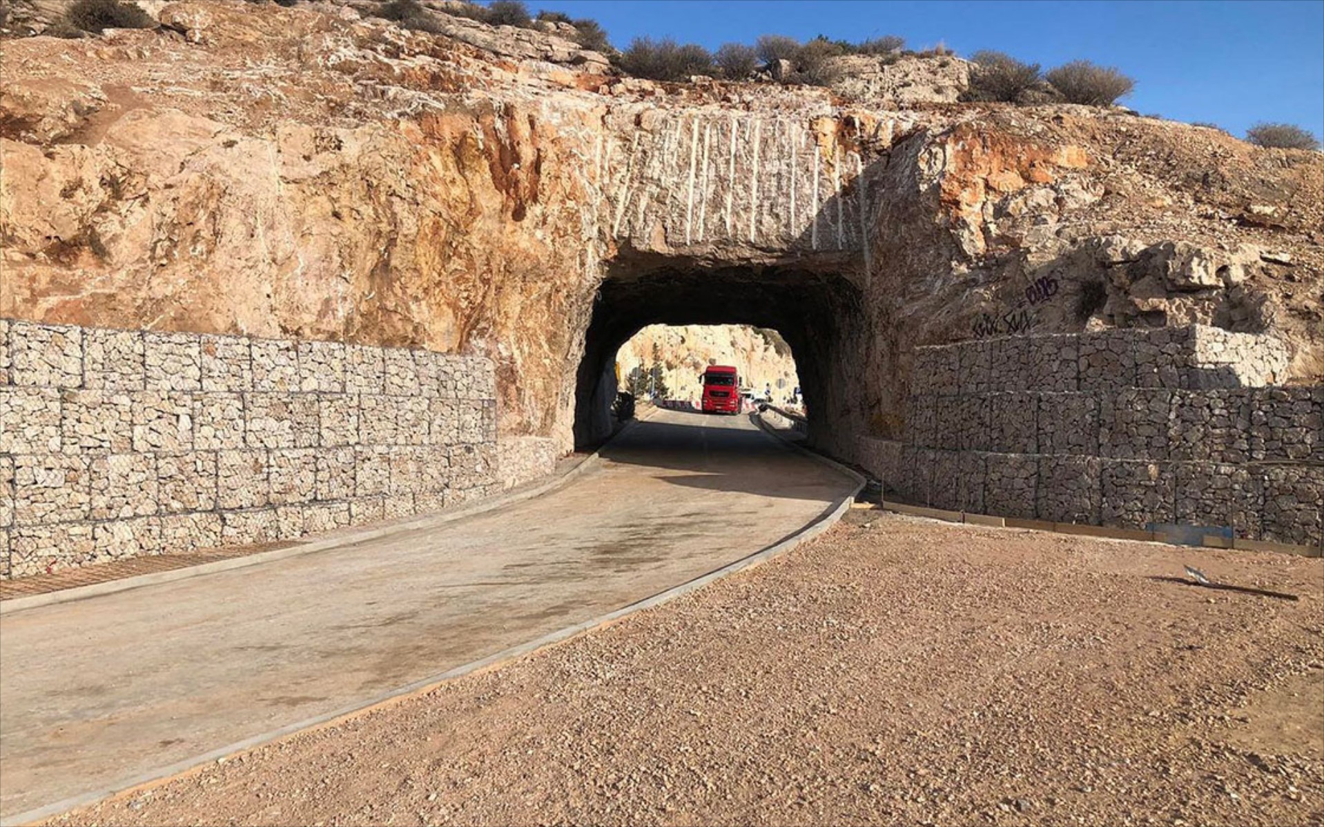 Αυτή είναι η νέα τρύπα Καραμανλή! (φωτογραφίες)