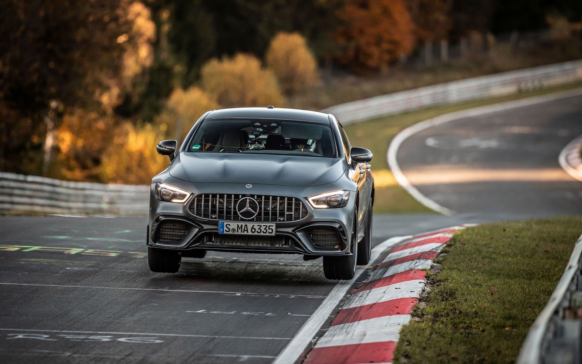 H Mercedes-AMG GT 4-Door έσπασε τα χρονόμετρα στο Nurburgring (video)