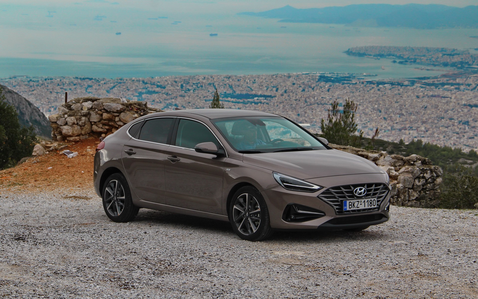 ΔΟΚΙΜΗ: Hyundai i30 Fastback 1.5T 48V Hybrid Auto - Με 160 ίππους και τιμή πρόκληση!